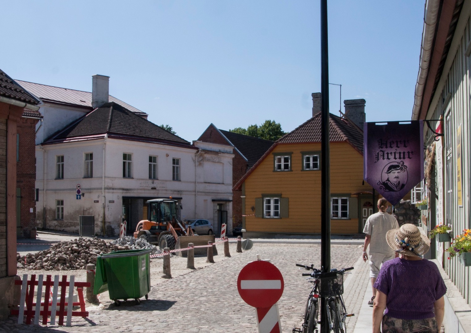 foto, Viljandi, Väike-Turu tn enne ristumist Kauba tn, 1981, foto E. Veliste rephoto