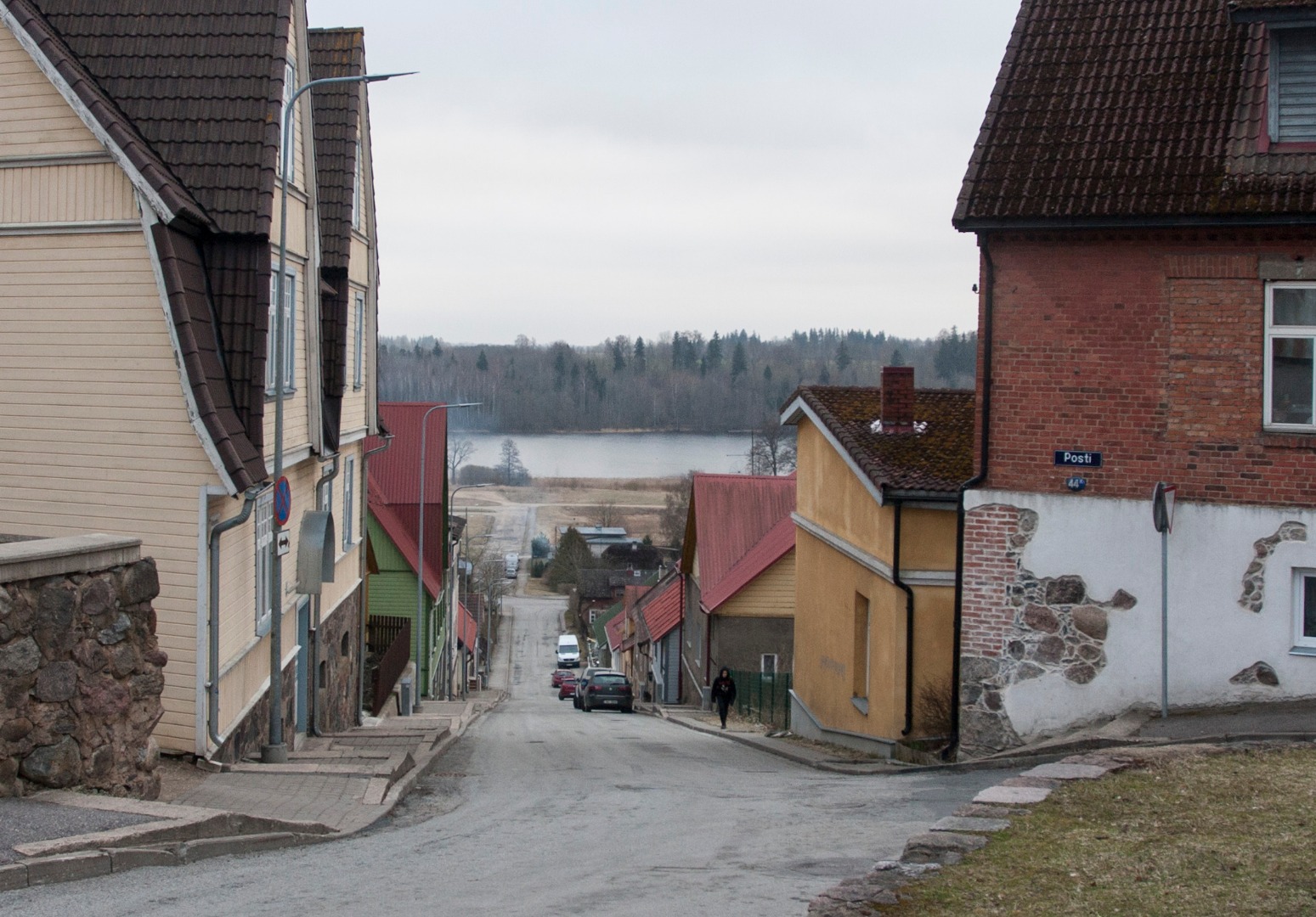 About 1970 Viljandis on the cross of Post and Kõrgemägi. rephoto