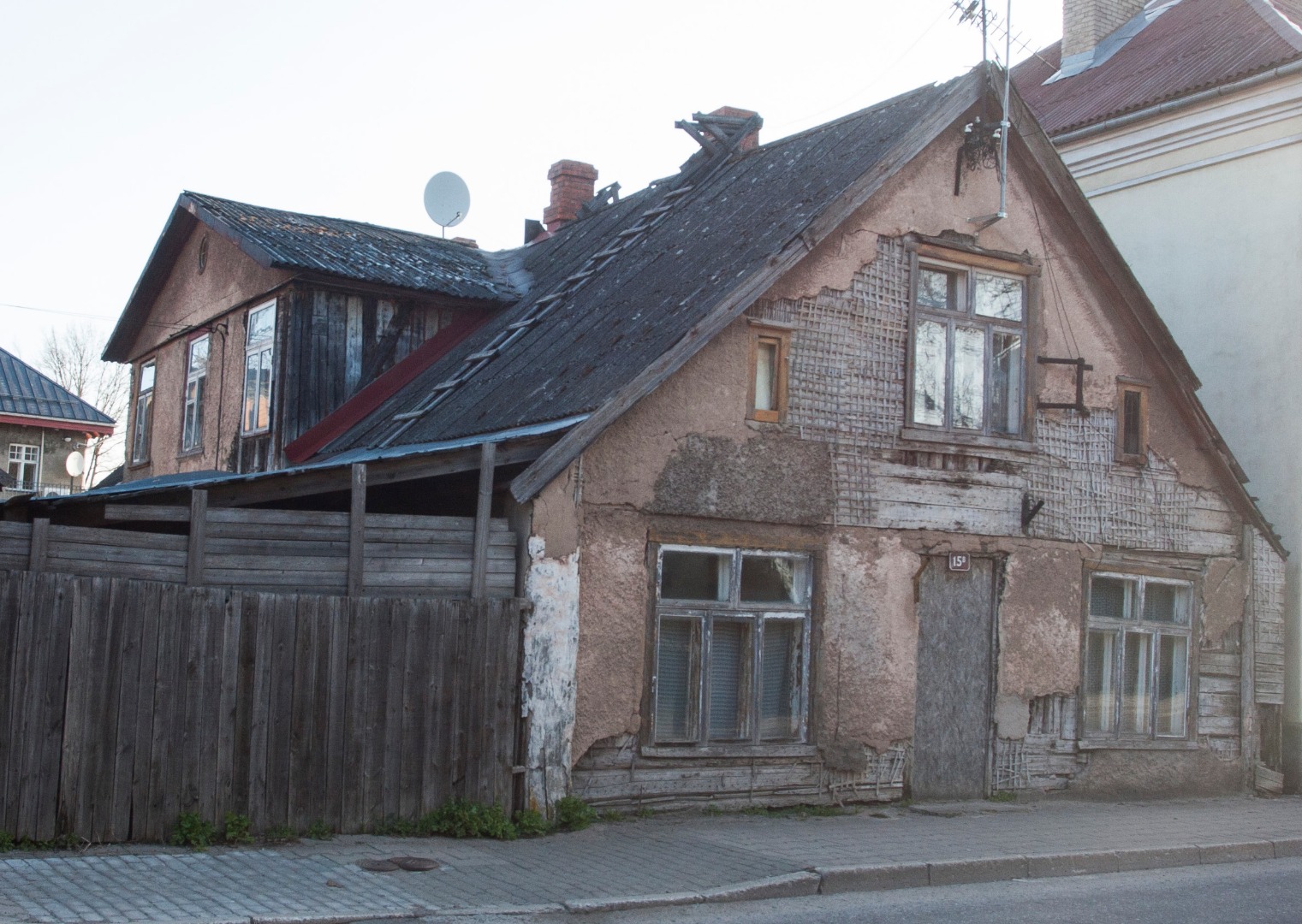 foto Viljandi, Posti tn 15 b, siin olnud E. Hunt'i trükikoda, ajalehe Töörahva Hääl talitus, 1964 F A. Kiisla rephoto