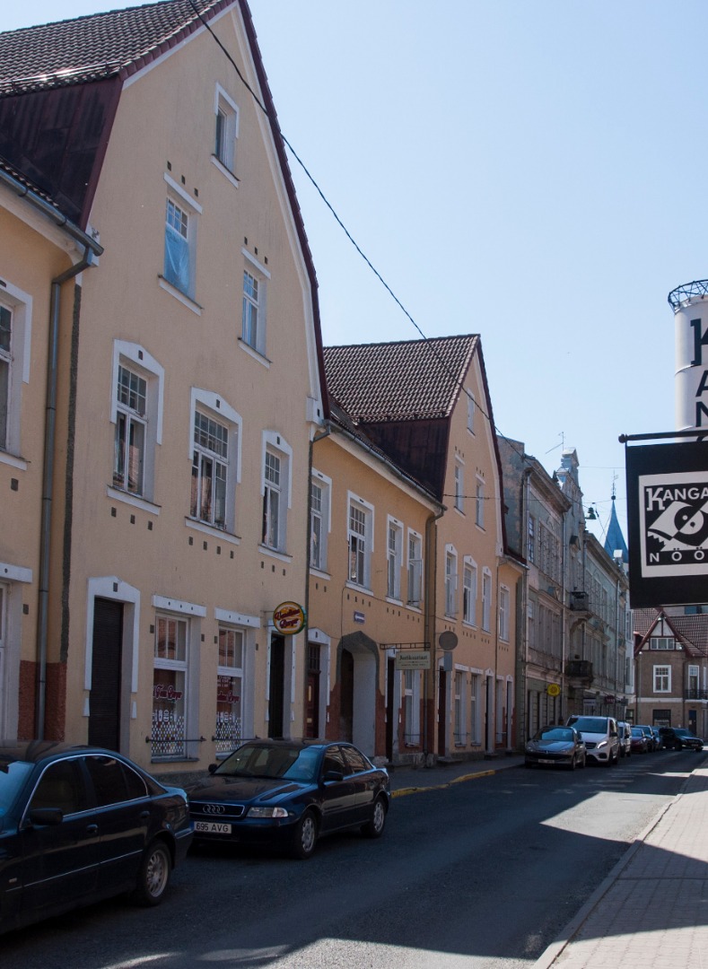 fotonegatiiv, Viljandi, Lossi tänav (kohviku vastasmajad) rephoto