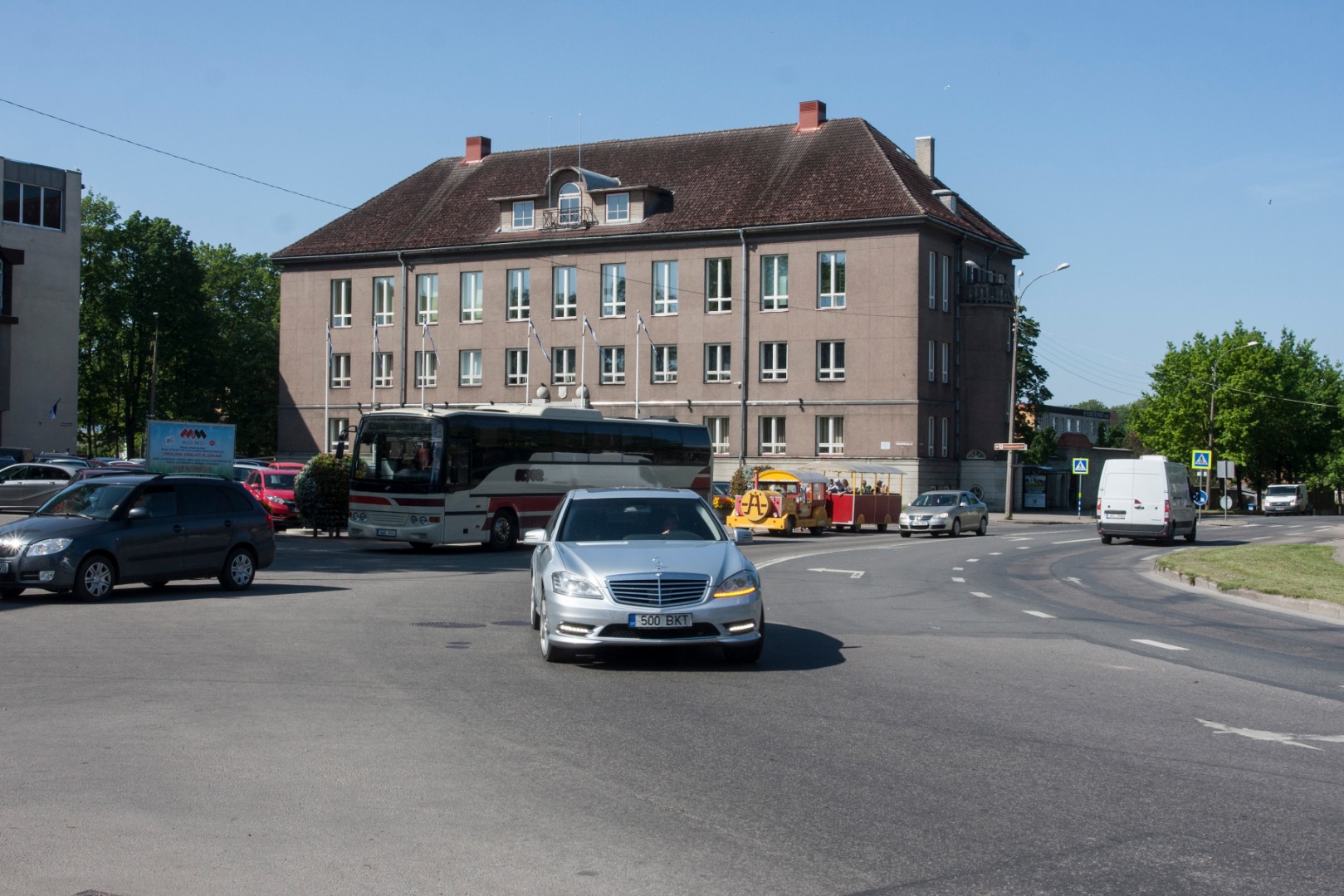 Building of the Estonian bank in Viljandi rephoto