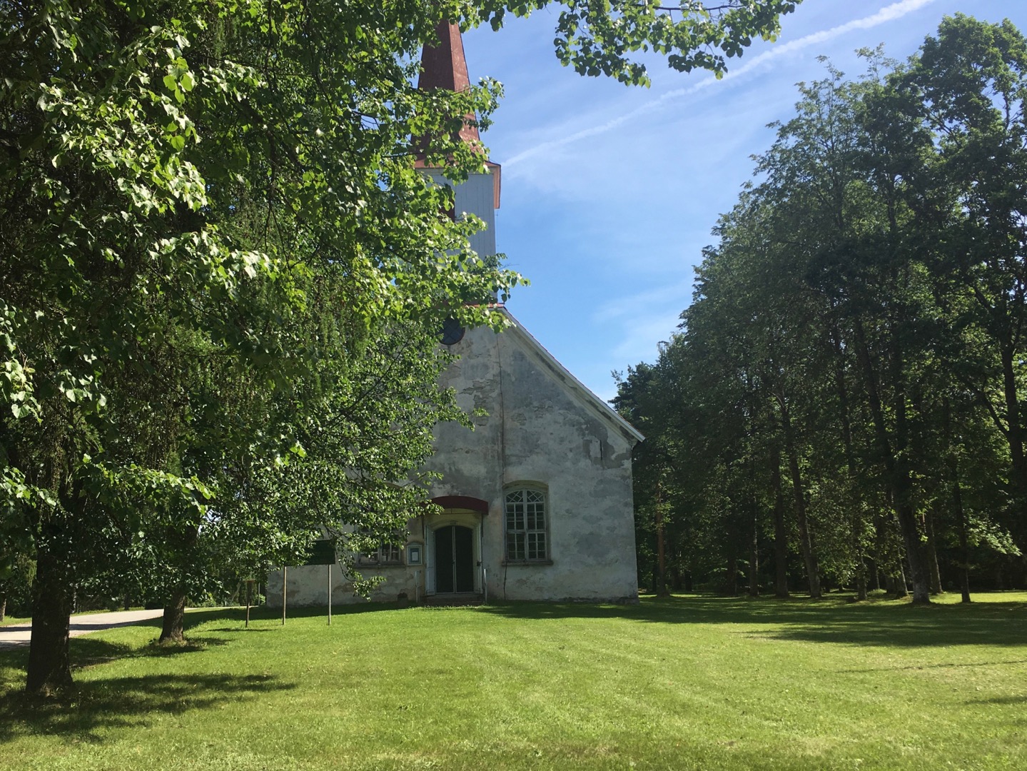 Long tn. Vändra in front of the church. rephoto