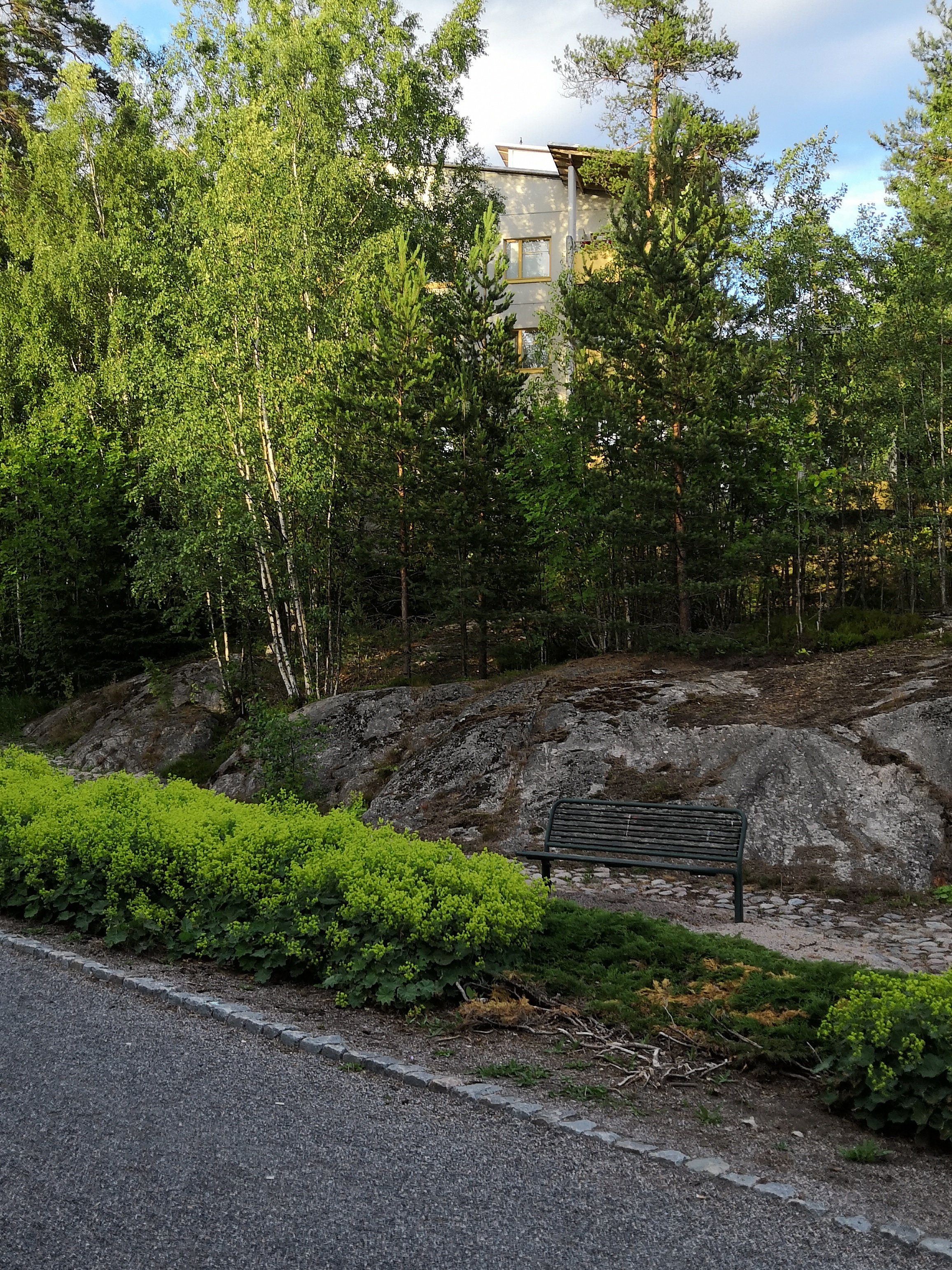 Jyrkännekuja 4; digitaalinen kuva, dng ja tiff, väri rephoto