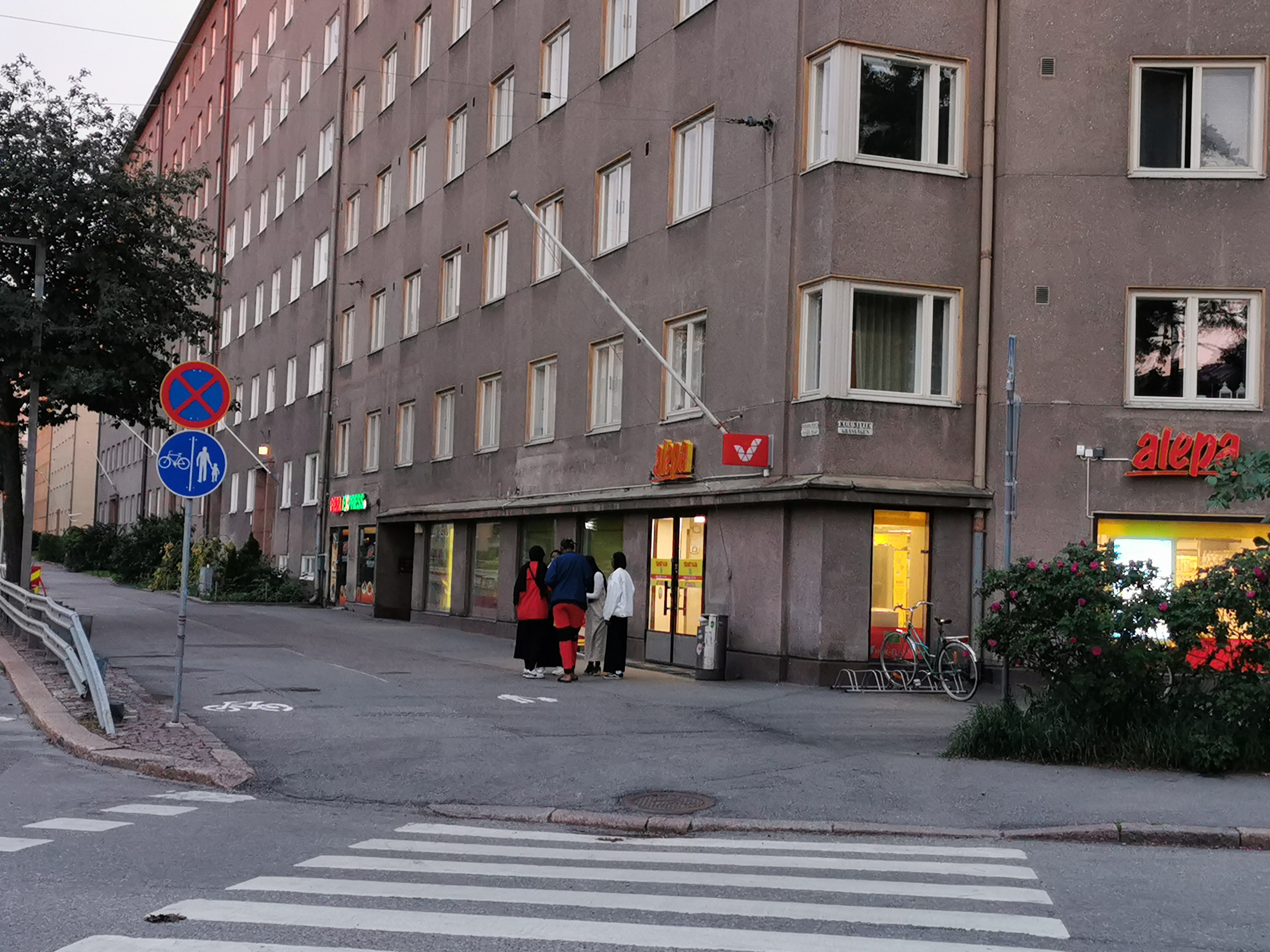 Mannerheimintie 152. - Kuusitie 2. Elannon myymälä, lihamyymälä, Helsingin osakepankki rephoto
