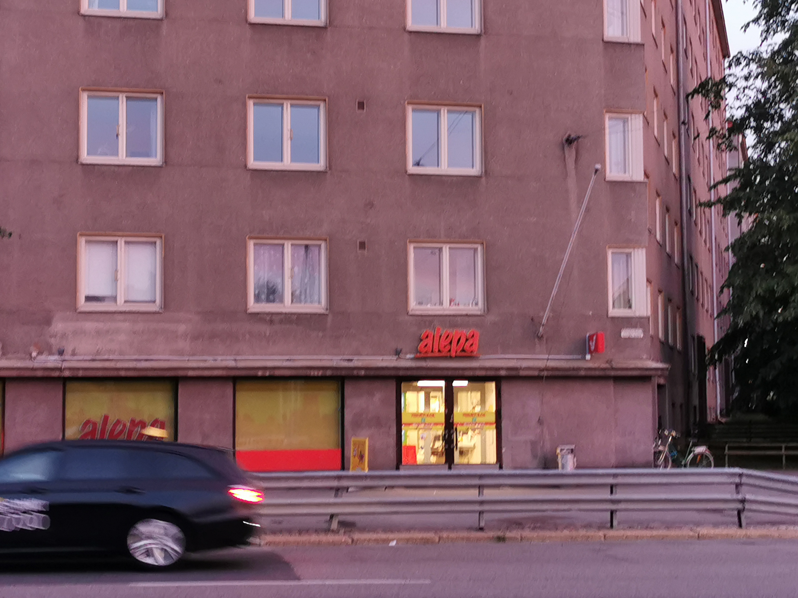 Mannerheimintie 152. - Kuusitie 2. Elannon myymälä. rephoto