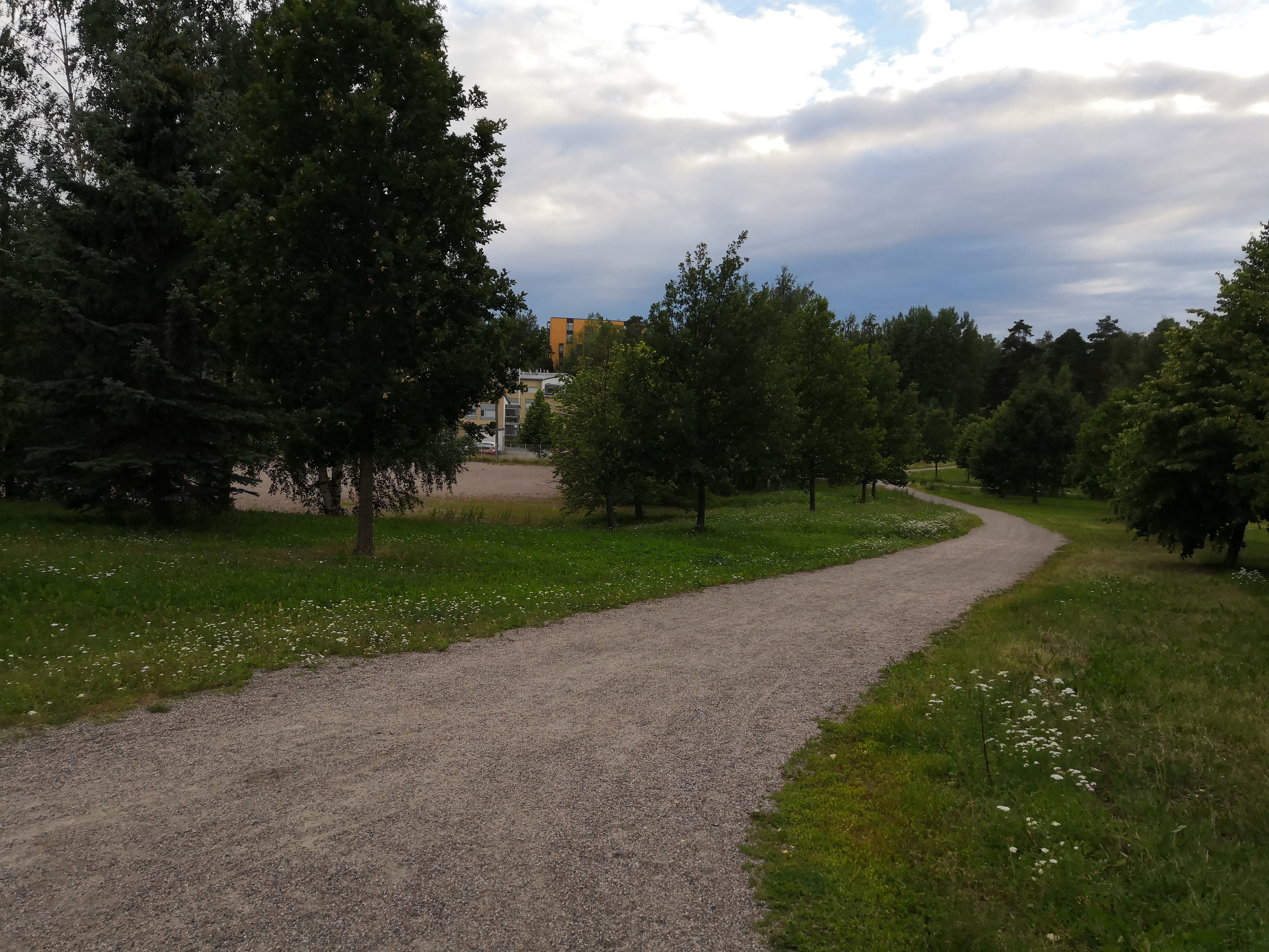 Kurkimäen asuntoalue ja Paukkulanpuisto Mellunkylässä rephoto