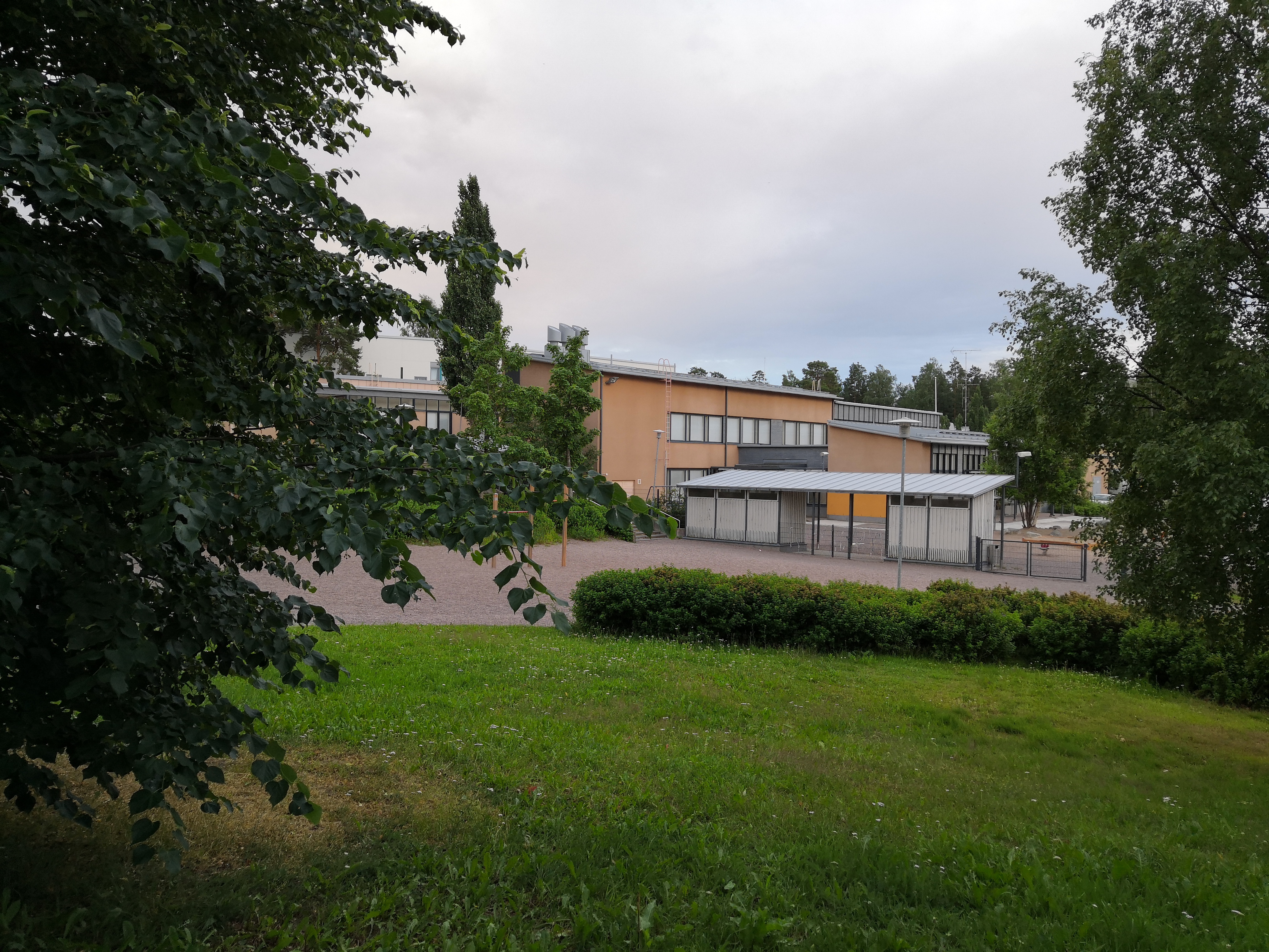 Korttelitalo Nalli Kivikossa. Suunnittelu arkkitehtitoimisto Aarne von Boehm. rephoto