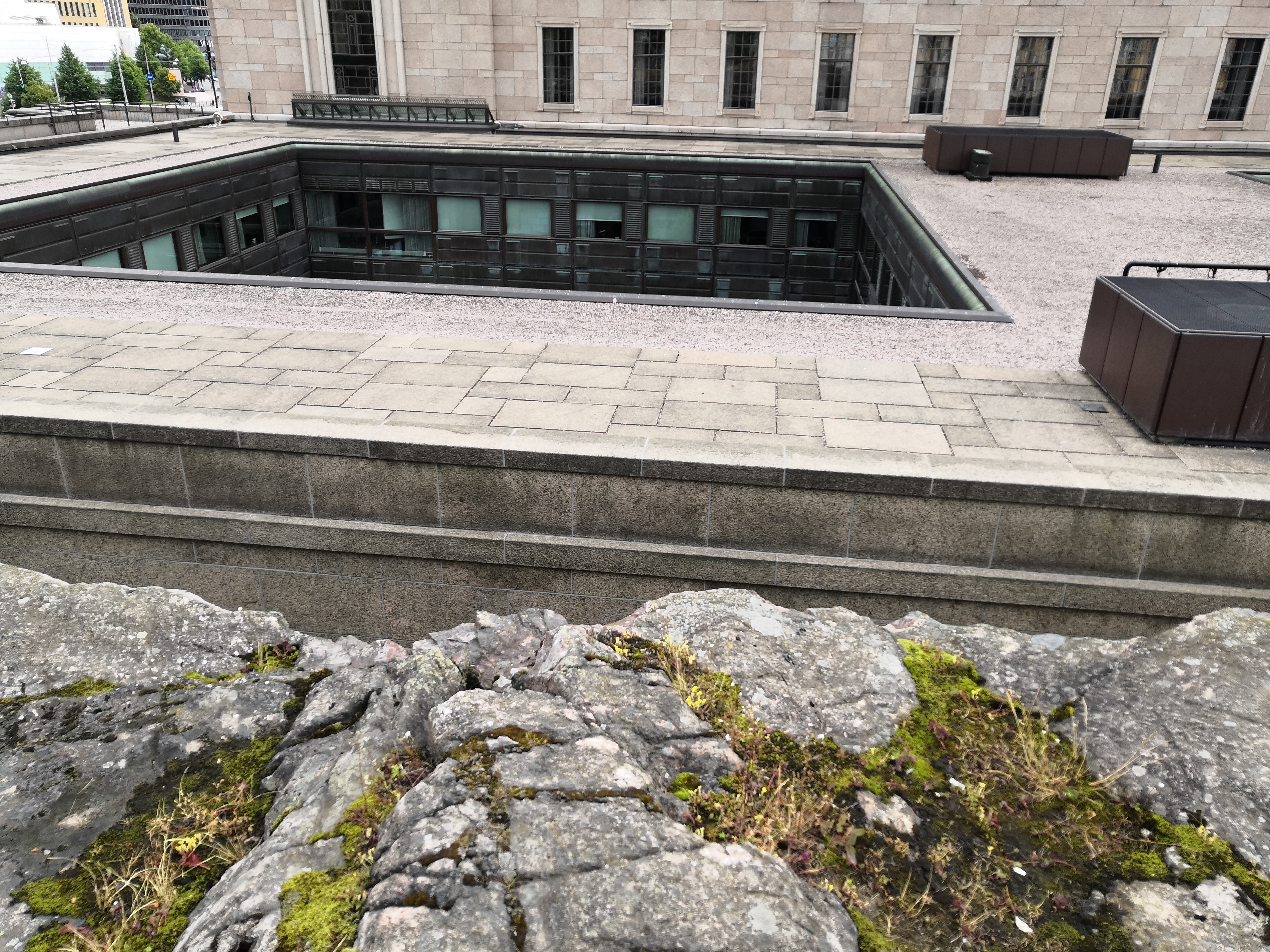 Eduskuntatalon lisärakennuksen louhintatyöt. Porakone työssä. rephoto