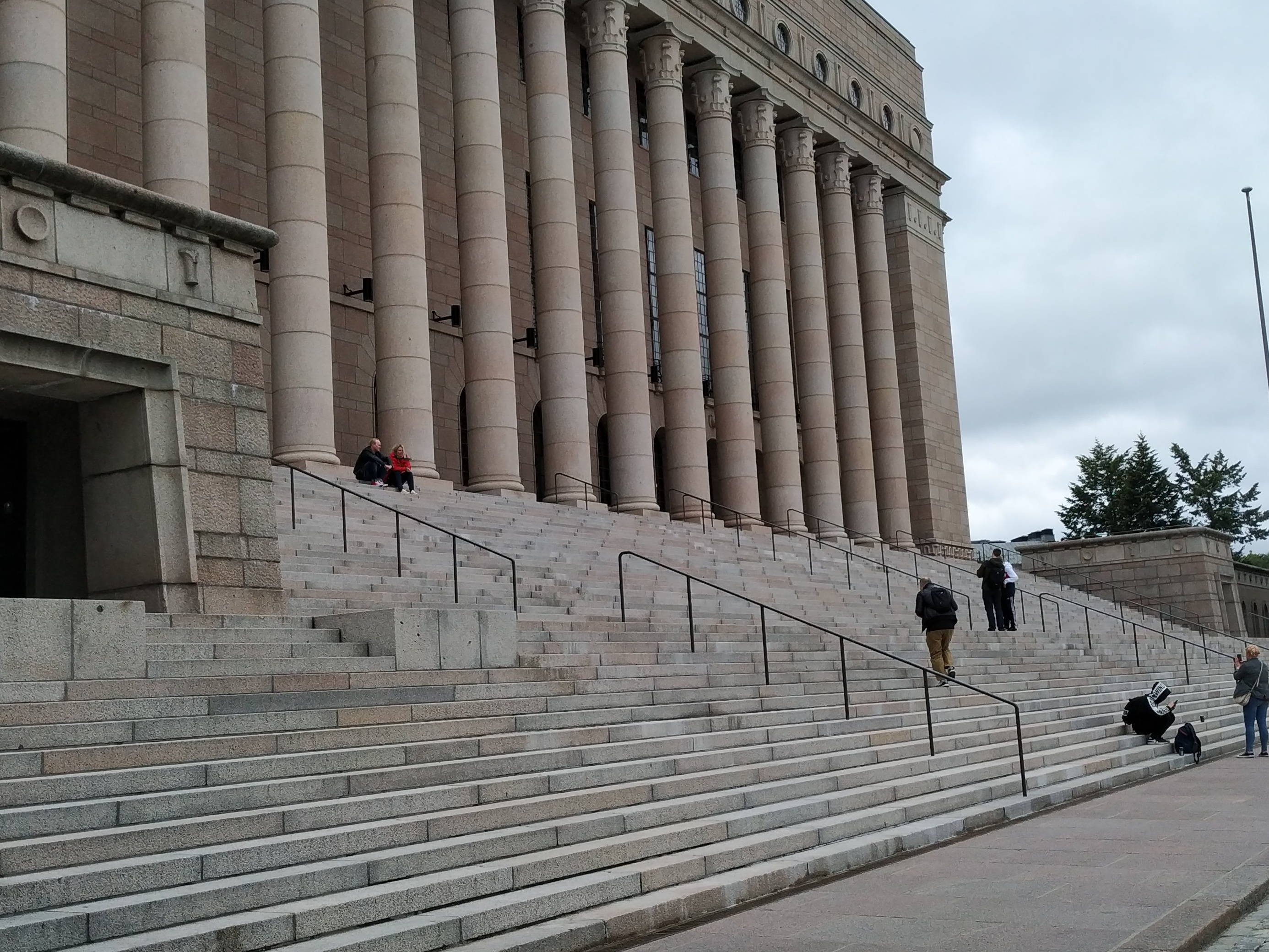 Demonstration for the reform of the administration of higher education institutions in front of the House of Representatives. rephoto