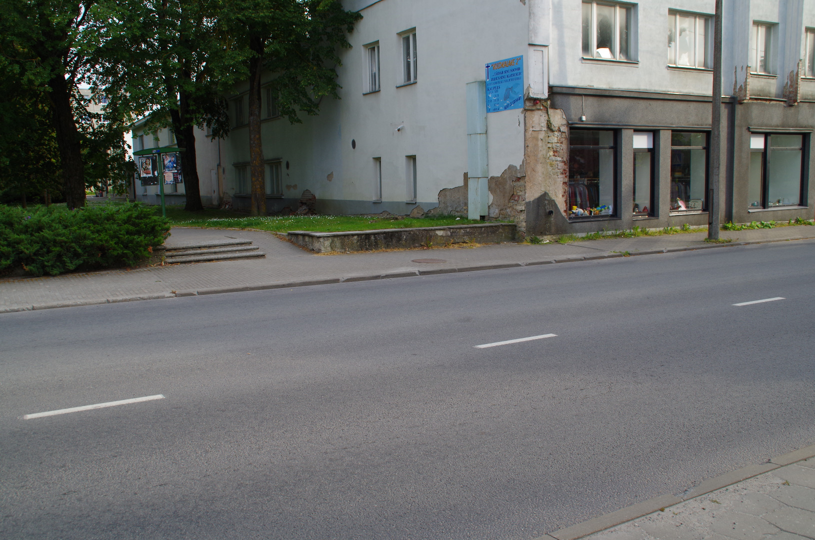 Rakvere. Vöötraja värvimine sõiduteele rephoto