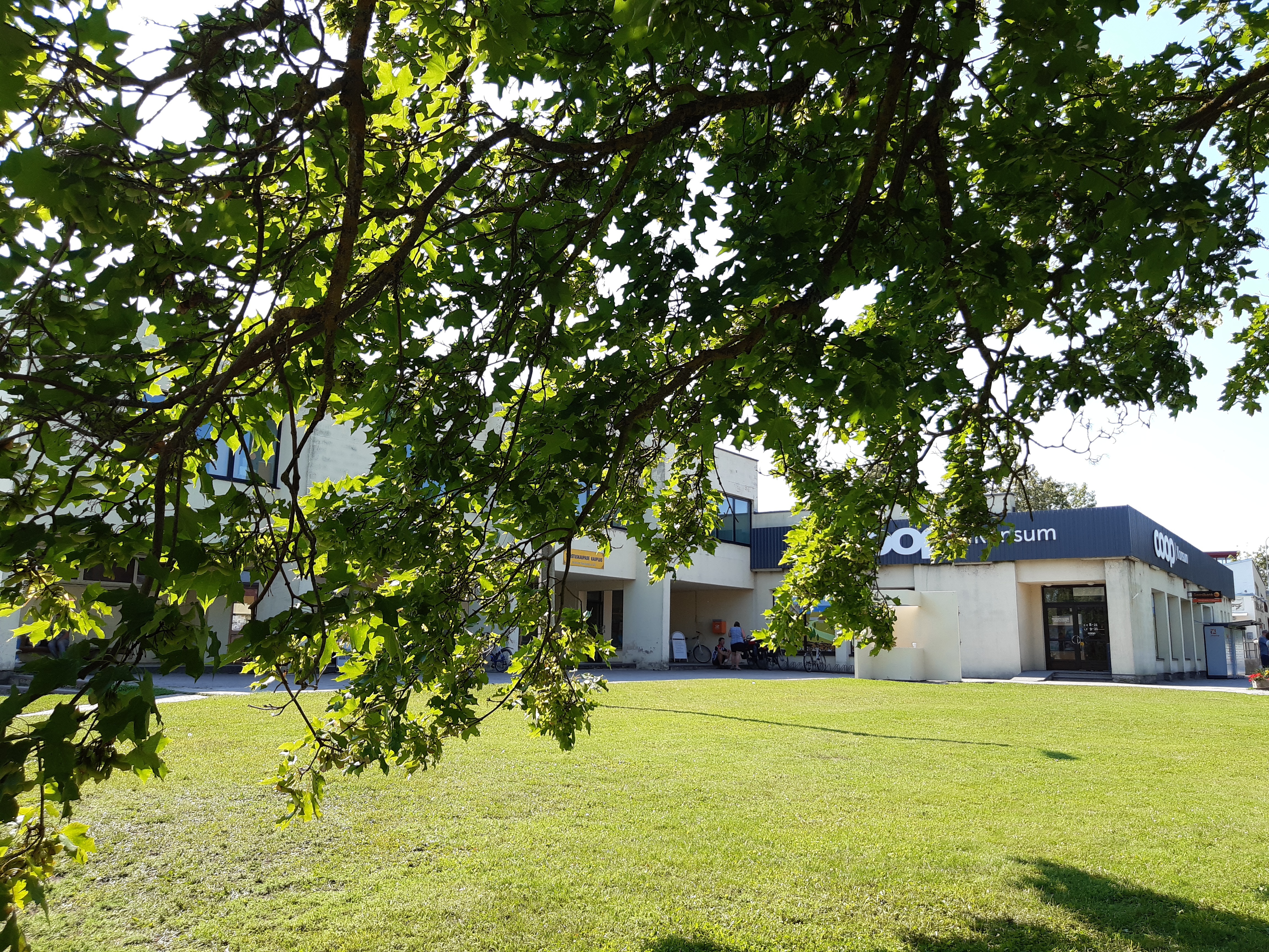 Orissaare kauplus-söökla, vaade hoonele. Arhitekt Olga Bruns; insener A. Danil rephoto