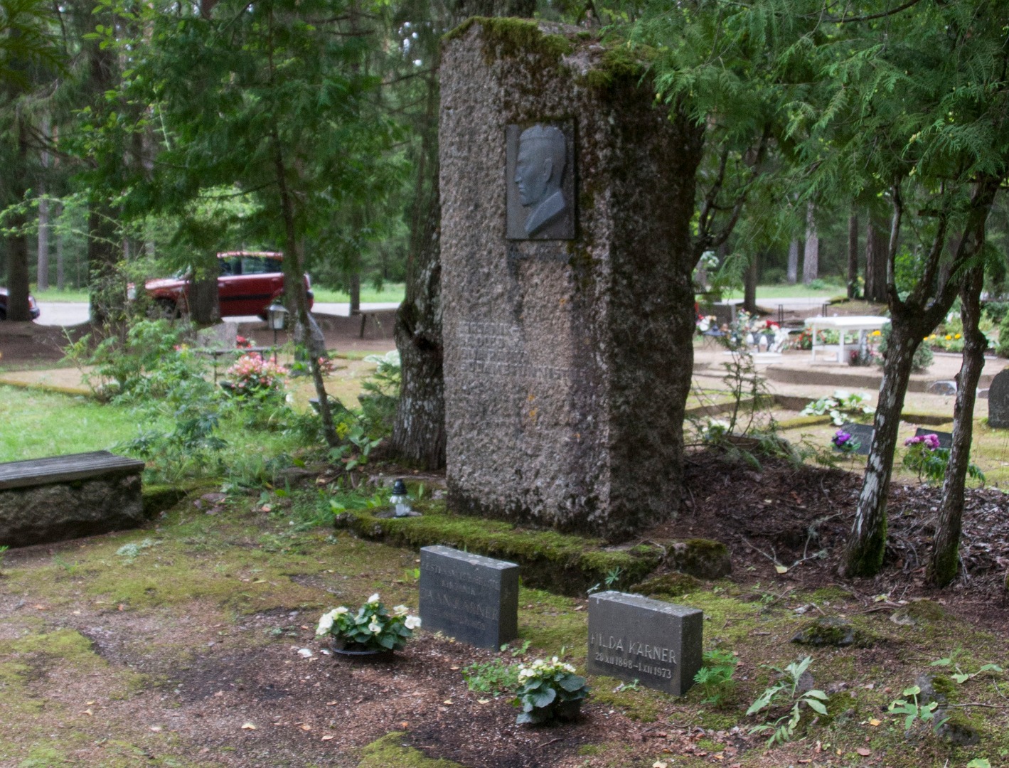 Monument pile on Jaan Kärner's grave at Elva cemetery on May 14, 1960 rephoto
