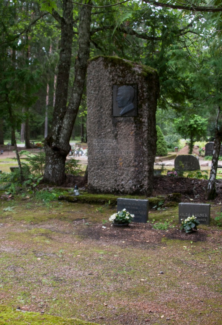 Jaan Kärner's graveyard at Elva's graveyard 15. VII 1962. a rephoto