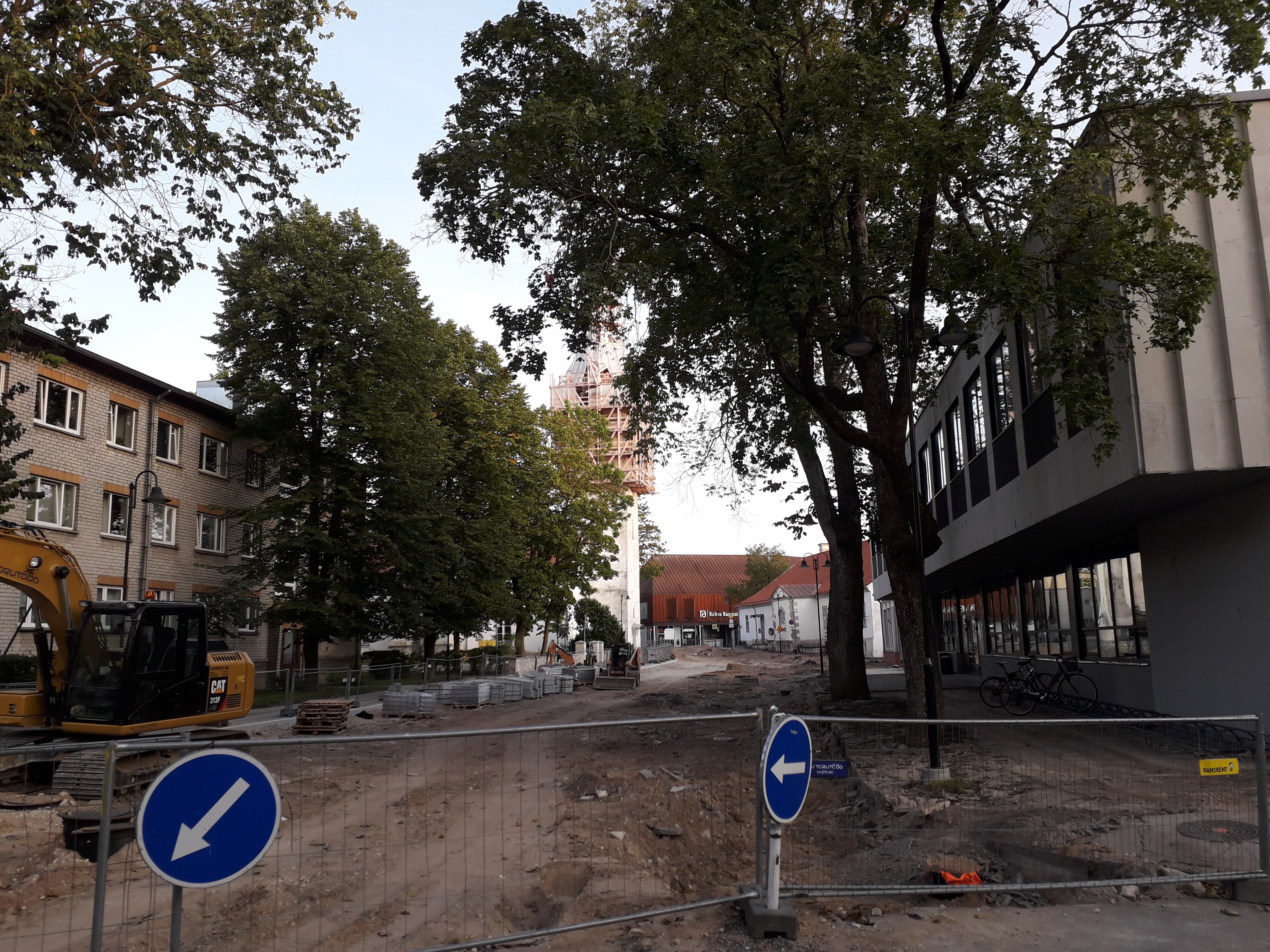 Vaade Kuressaare Laurentsiuse kirikule rephoto