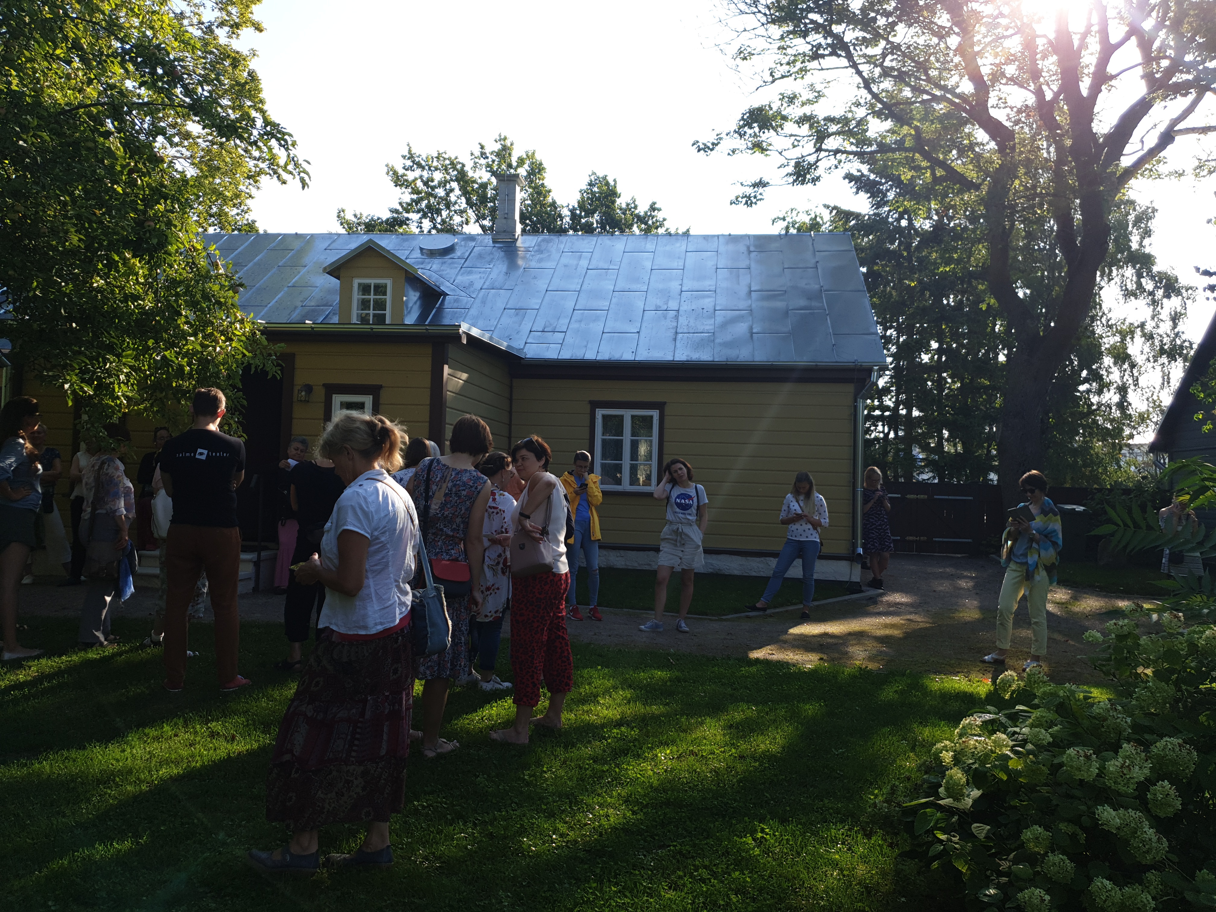 Johannes Aaviku residence in Kuressaare Vallimaa 7 (by the courtyard) rephoto