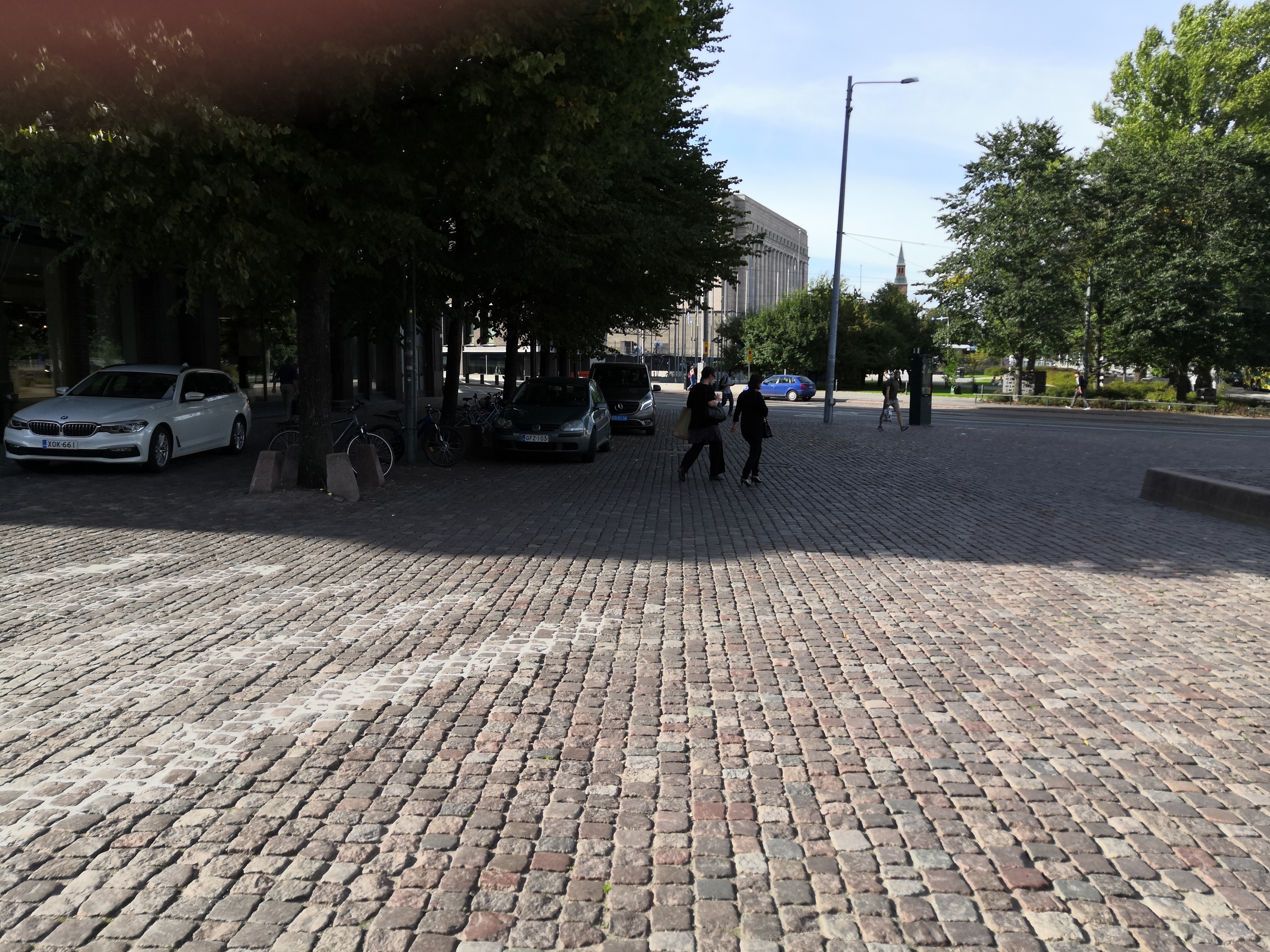 Helsingin valtaus: Saksalaisten kenttäkeittiö Hankkijan aukiolla, josta annettiin pyytäjille ruokaa.  Erityisen haluttuja ruokatarvikkeita olivat sokeri sekä isot limput. rephoto