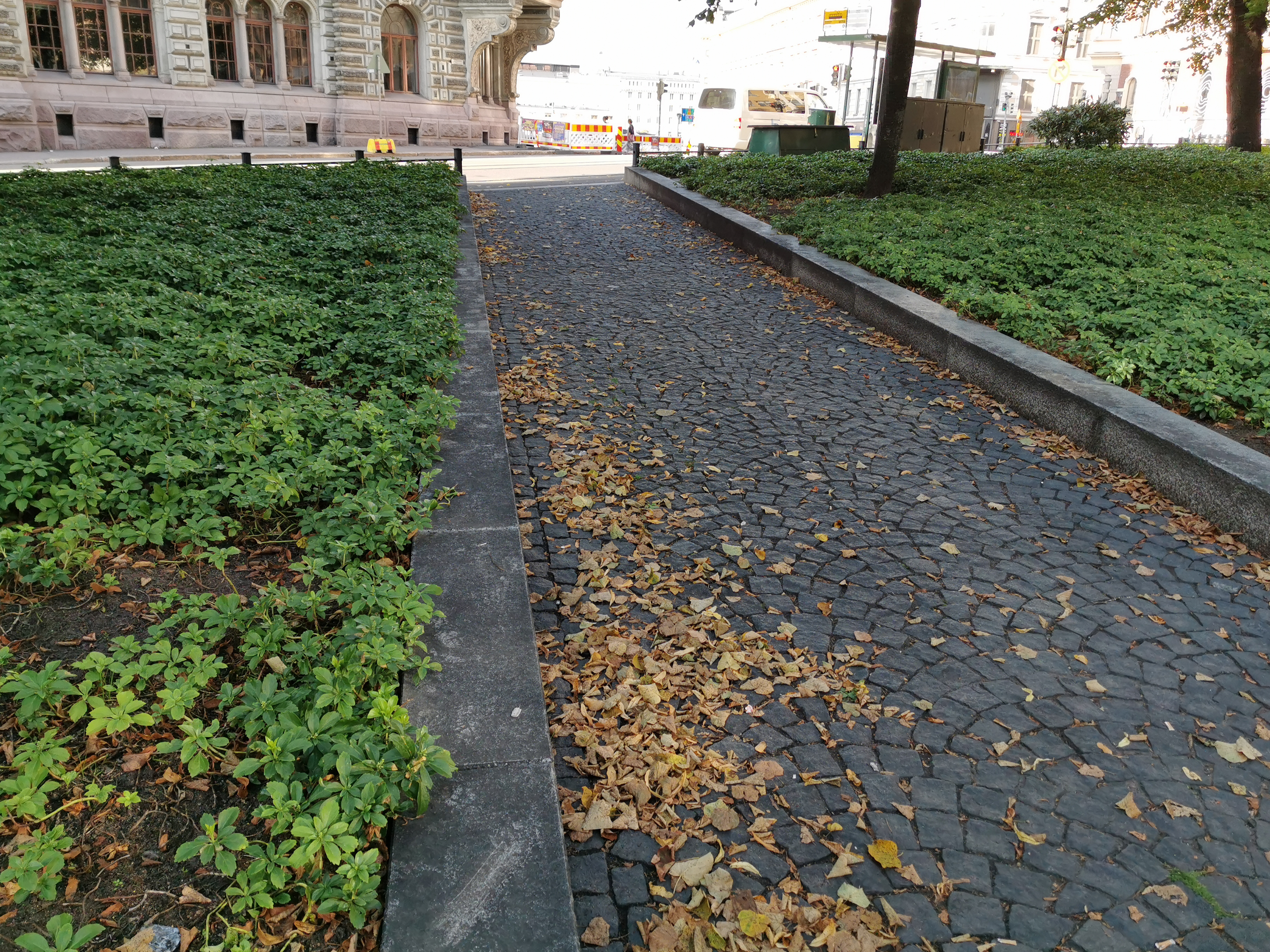 Sirpalesuojaa rakennetaan Kolmikulmassa. rephoto