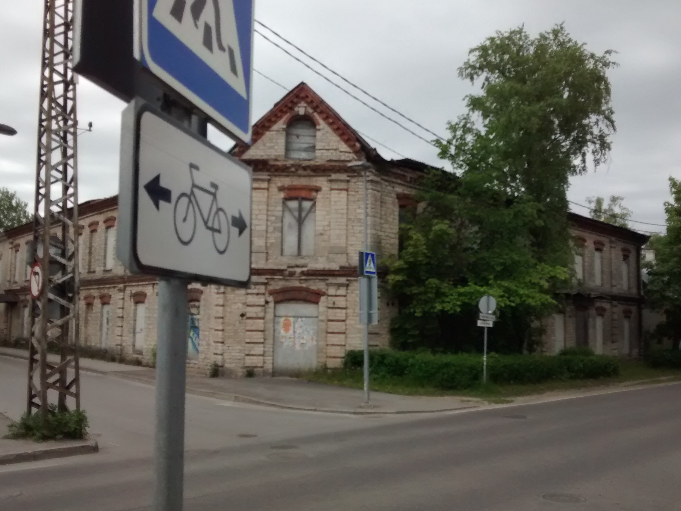 School and factory building at the corner of Haapsalu mnt and Jaama Street Keilas rephoto