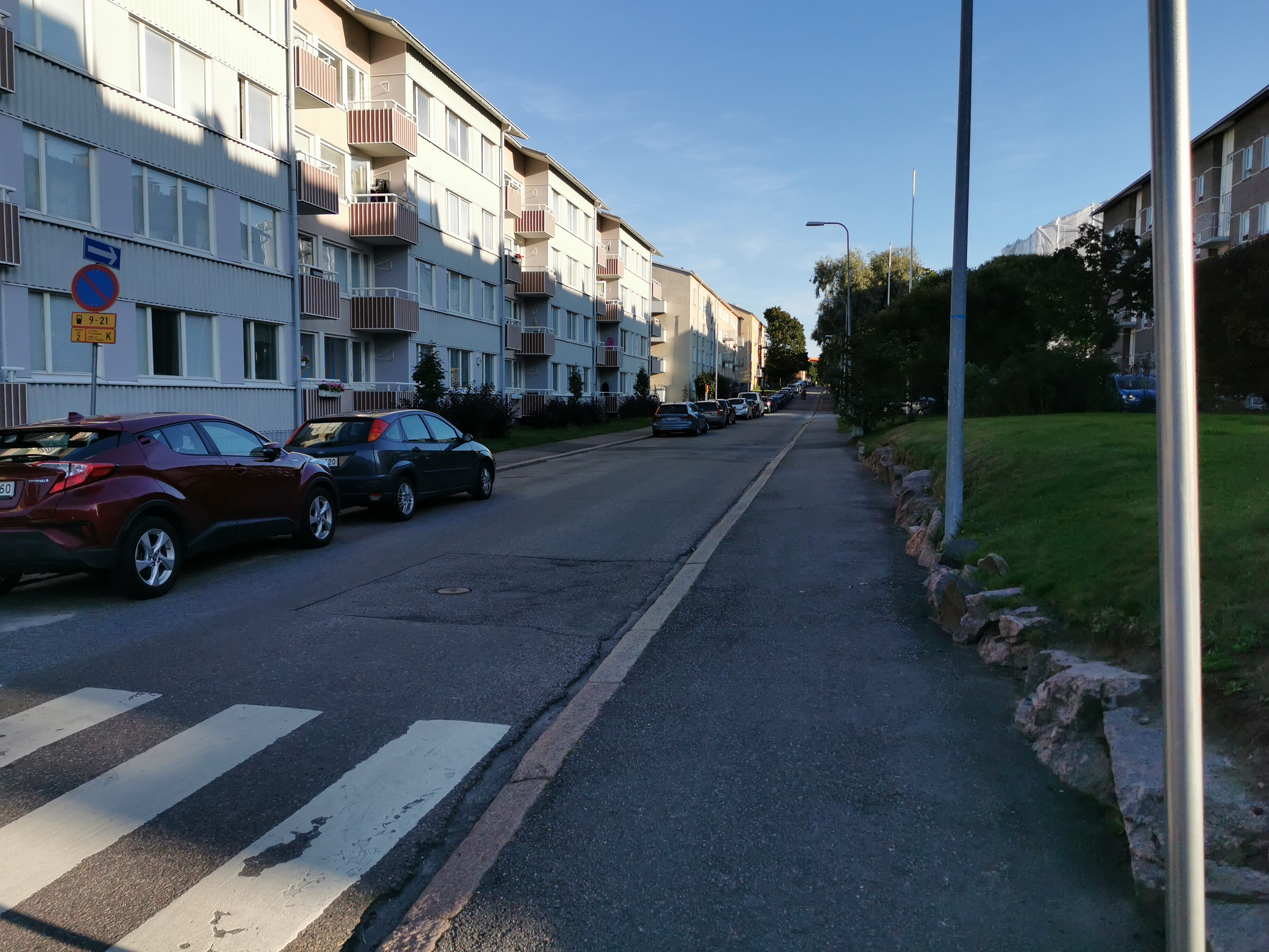 Talvinen näkymä Orioninkadulta Saarenkadun risteyksen kohdilta etelään rephoto