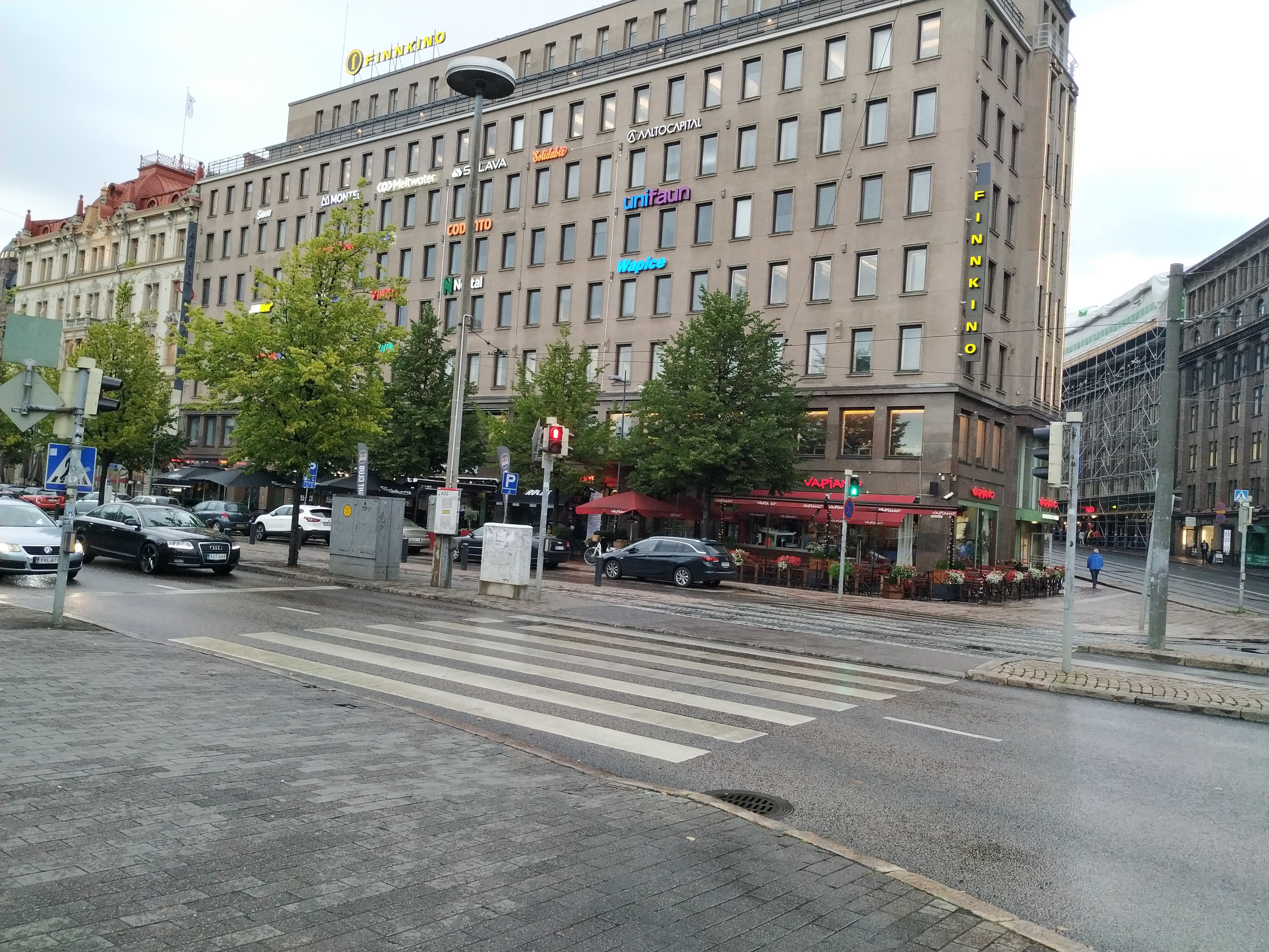 Torikauppaa Rautatientorilla rephoto