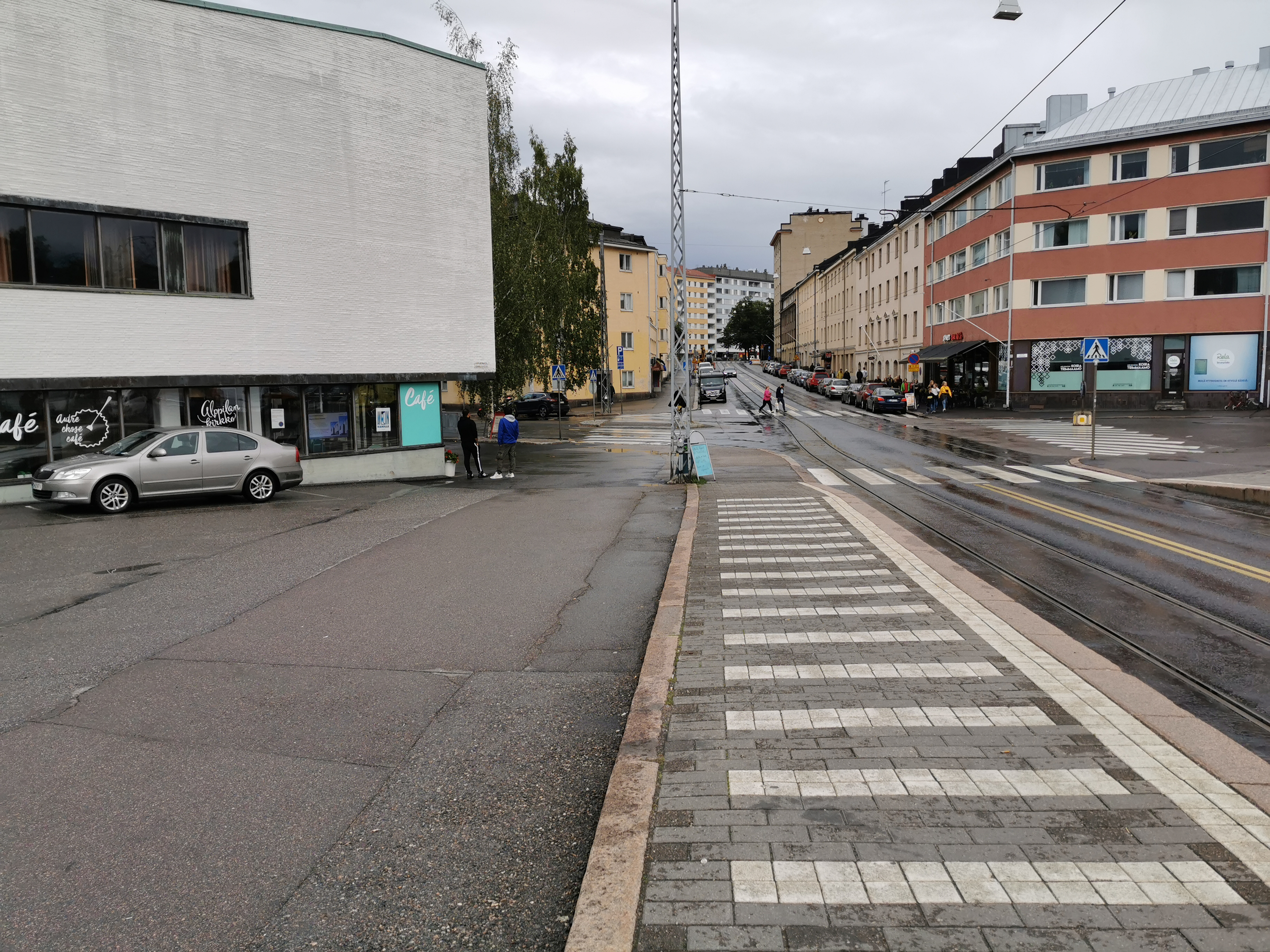 Kotkankatu 4, 6, 8, 10, 12.  Etualalla Viipurinkatu ja Porvoonkadun risteys. rephoto