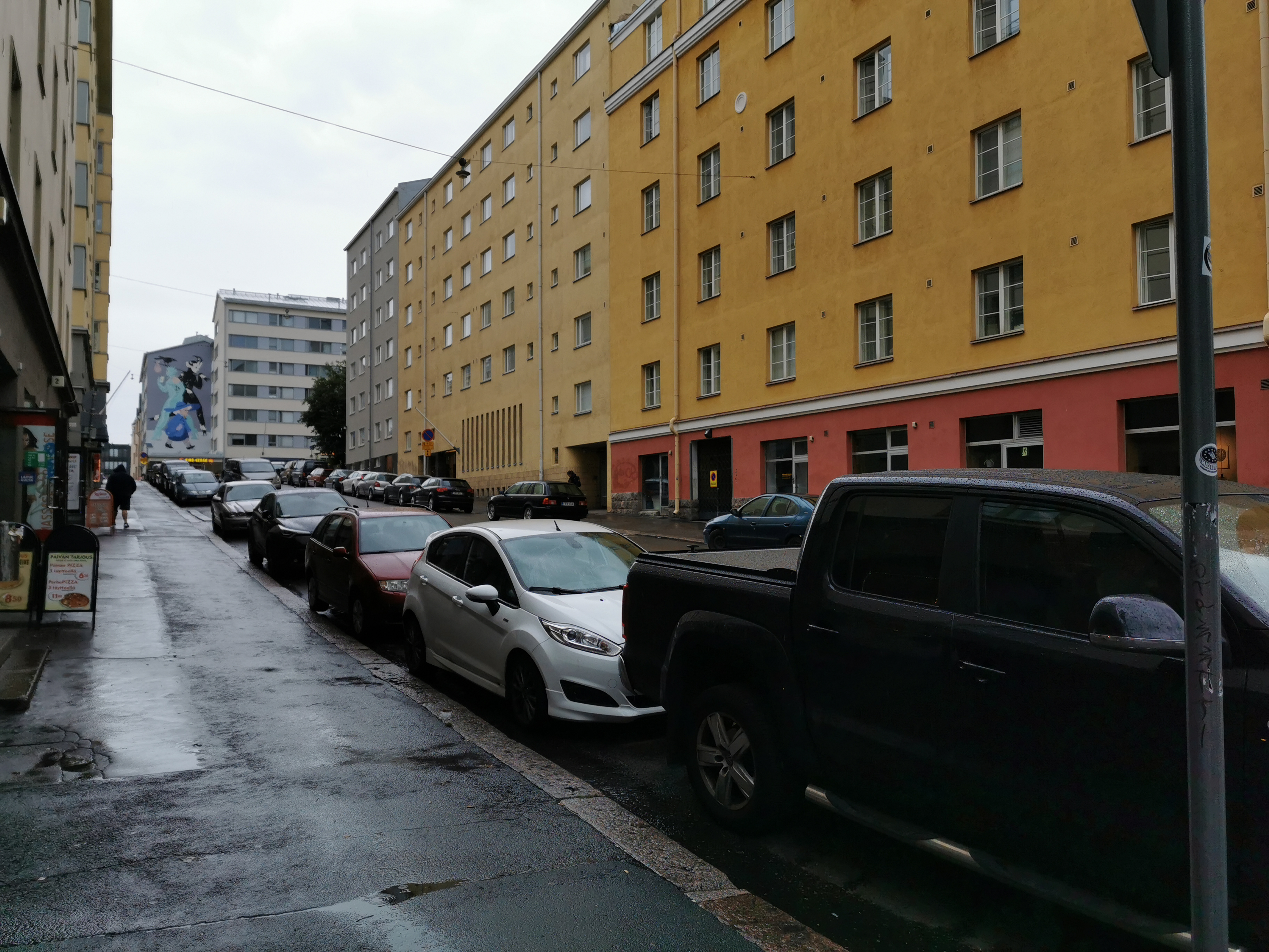 Kustaankatu 4a, 3.  Kuvattu Helsinginkatu 9:n kohdalta luoteeseen. rephoto
