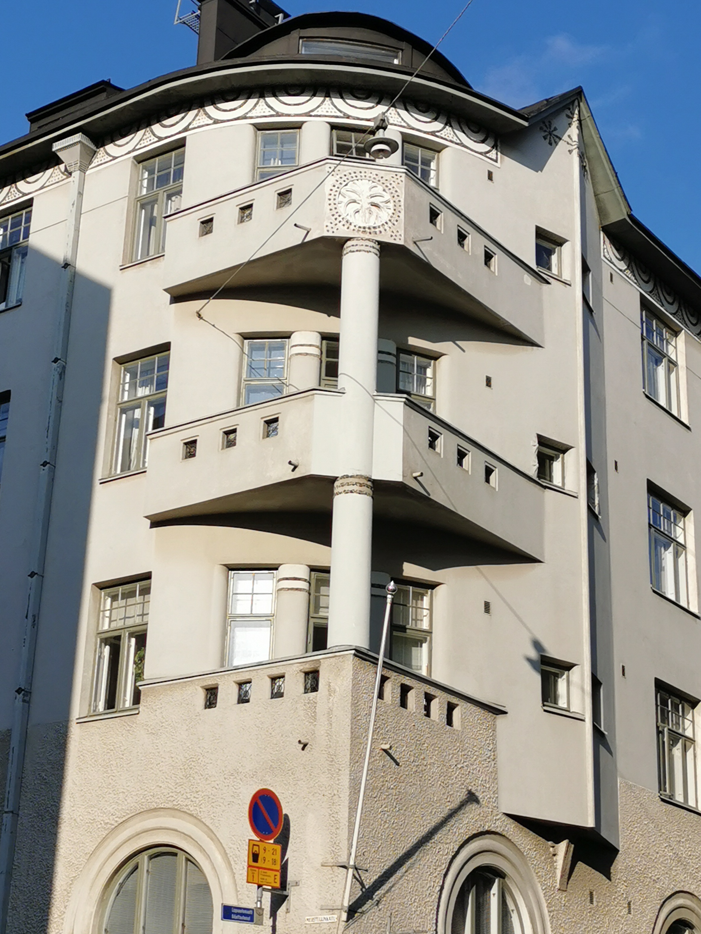 Meritullinkatu 9 - Rauhankatu 3. Usko Nyströmin suunnittelema rakennus: "Städet" rephoto