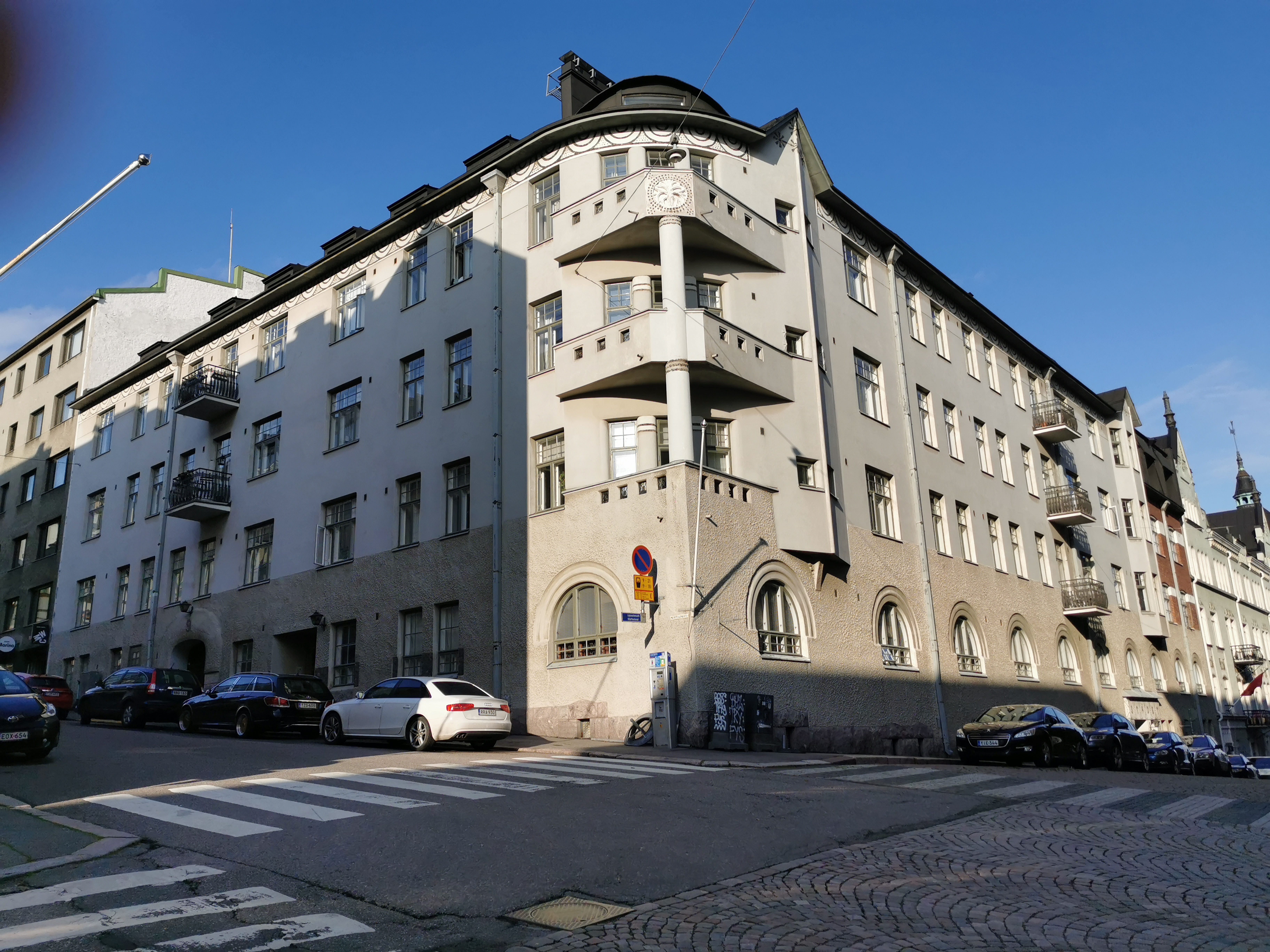 Meritullinkatu 9 - Rauhankatu 3. Usko Nyströmin suunnittelema rakennus: "Städet" rephoto