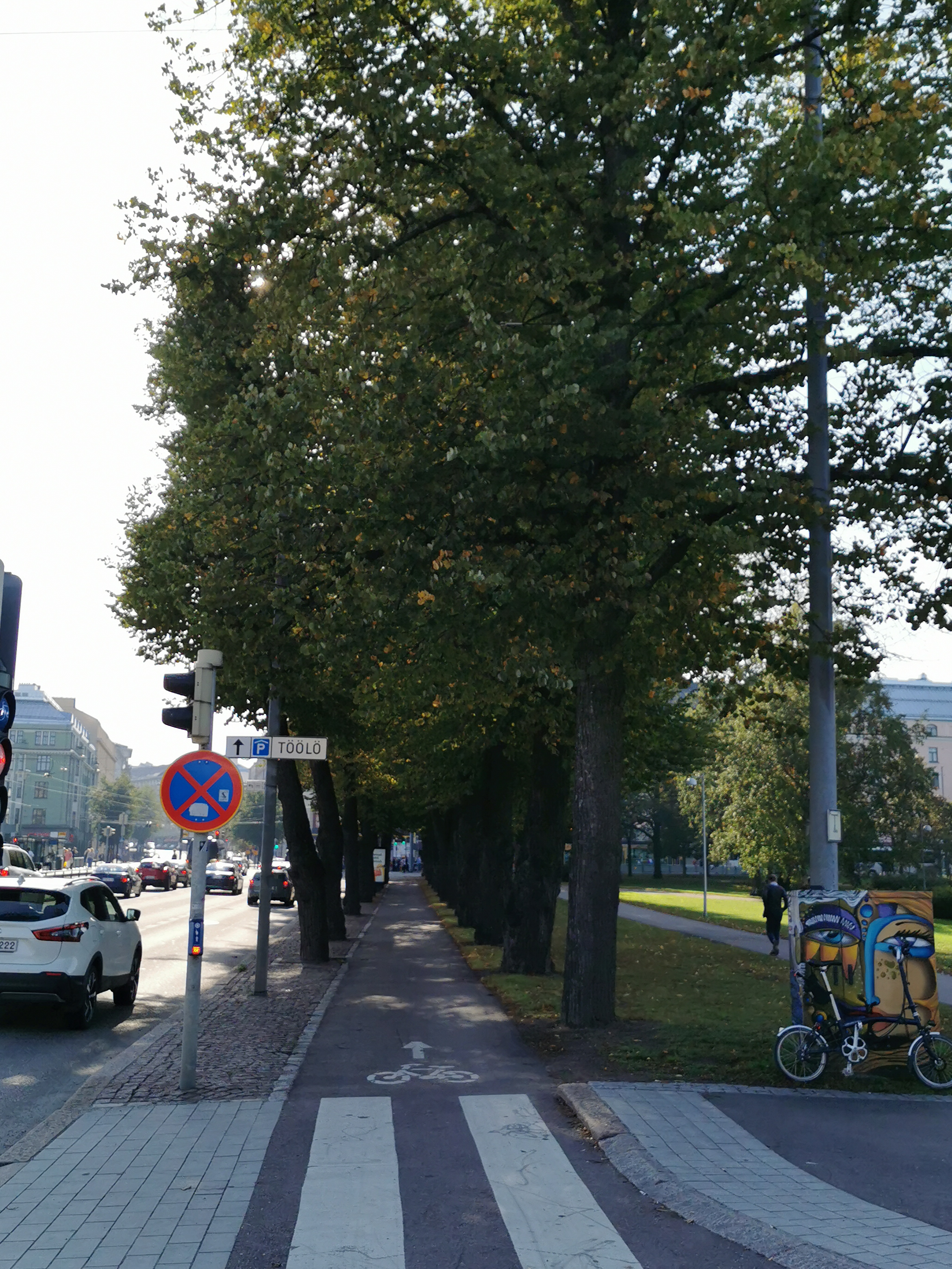 Helsinginkatu. Vasemmalla Helsinginkatu 58, taustalla Mannerheimintie. rephoto
