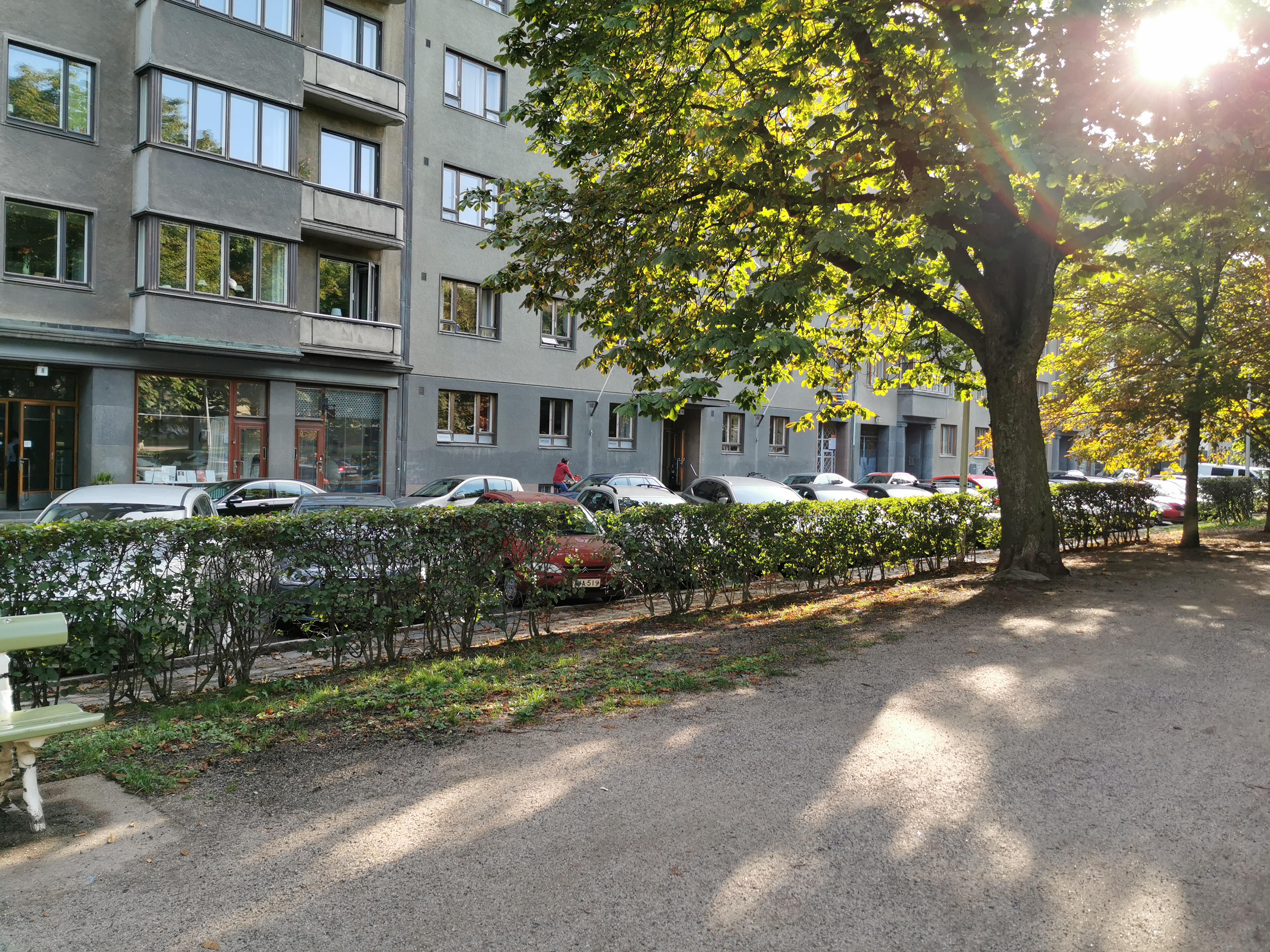 Taipale 4 ja 3 teurastuslaitokselle johtavan tien varressa. Huvilat sijaitsivat nykyisellä Hesperian Esplanadilla Eteläisen Hesperiankatu 8 ja Pohjoisen Hesperiankatu 7-9 kohdalla. rephoto