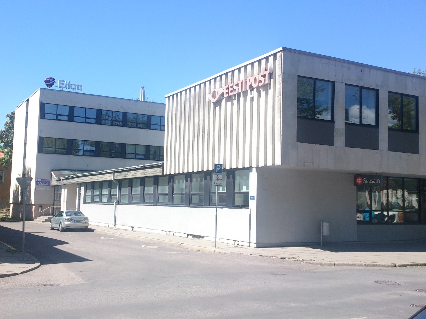 Kuressaare communication node, view of the building rephoto
