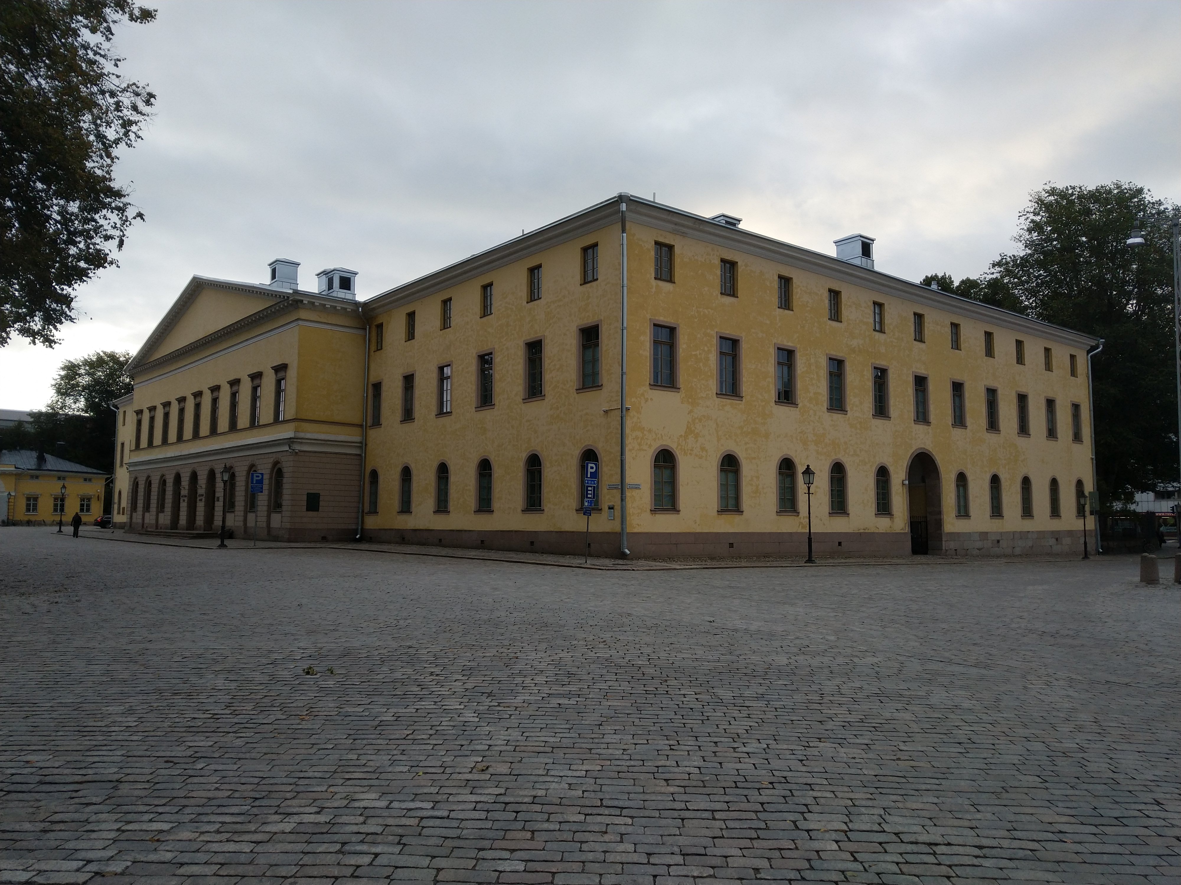 Vanha akatemiatalo Turussa rephoto