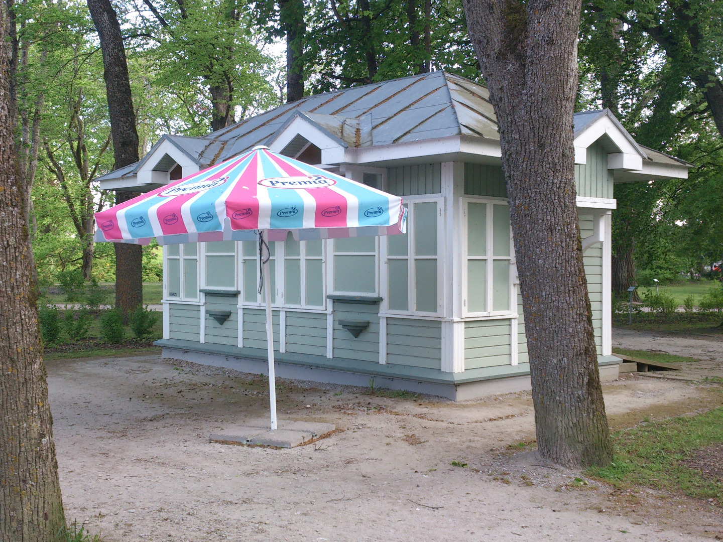 Ajalehthikiosk Kuressaare Park rephoto