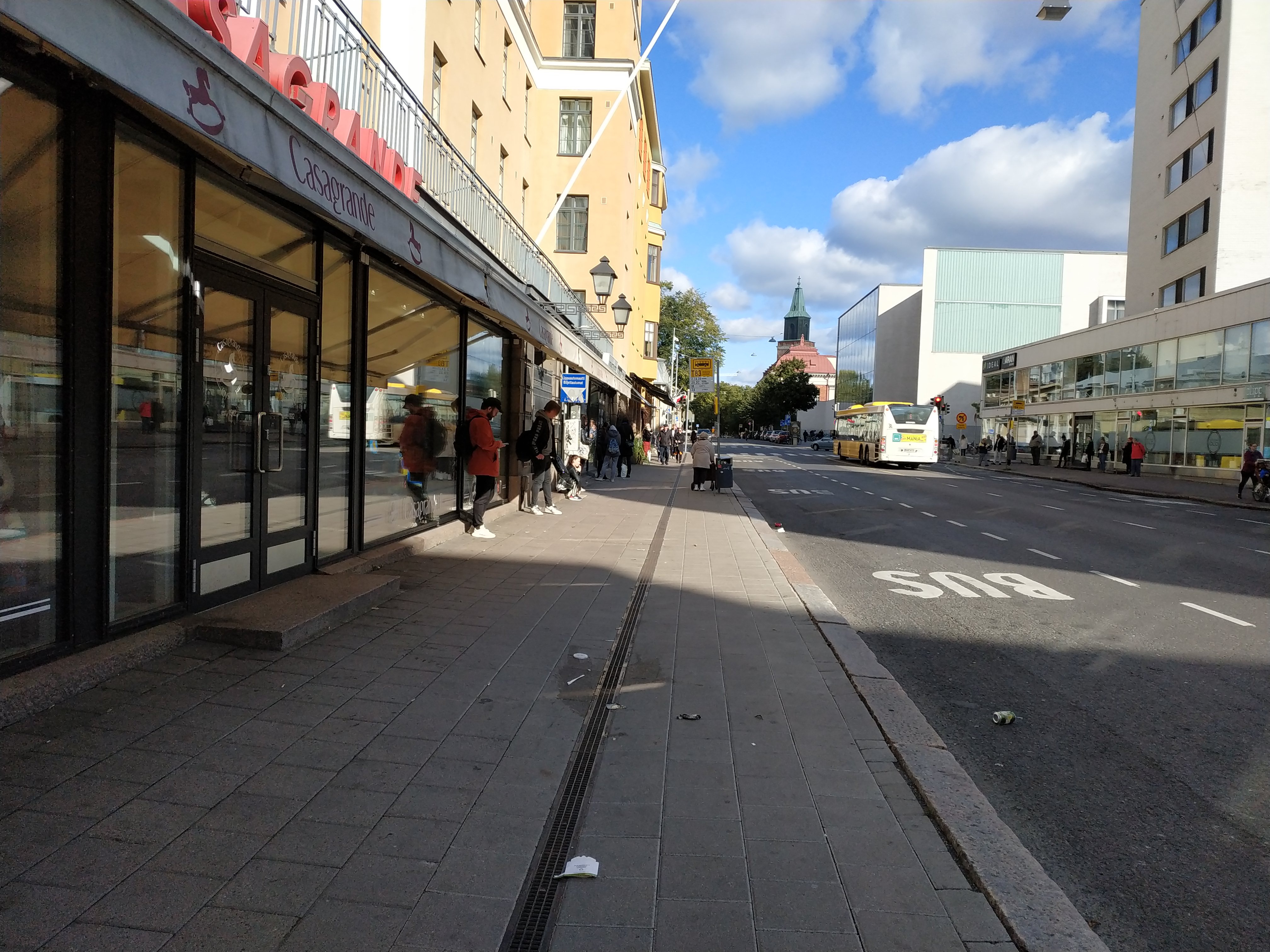 näkymä Turun Linnankadulta kohti Tuomiokirkkoa rephoto