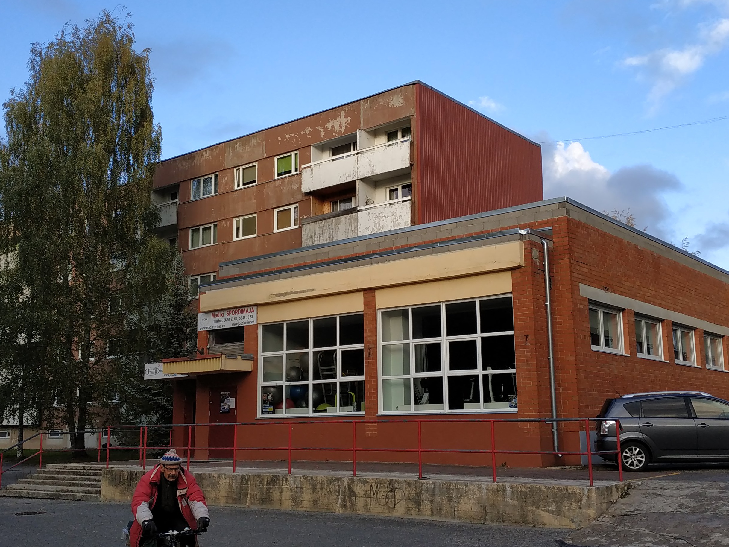 Raamatupood Tartus Annelinnas, vaade hoonele rephoto