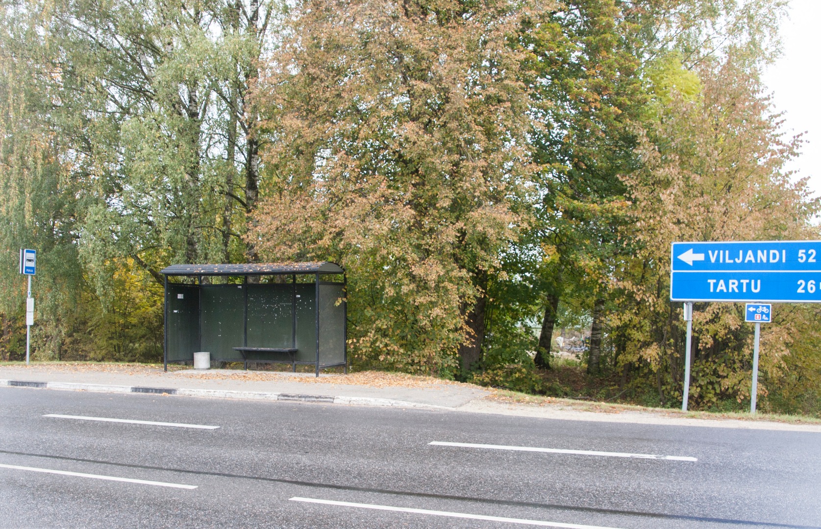 Clean bus stop rephoto
