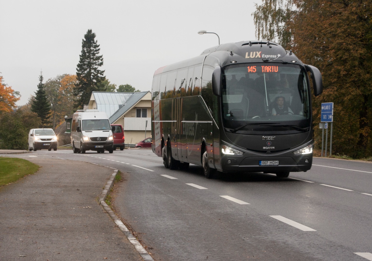 Bus in Ikarus 55 Cleaner bus stop rephoto