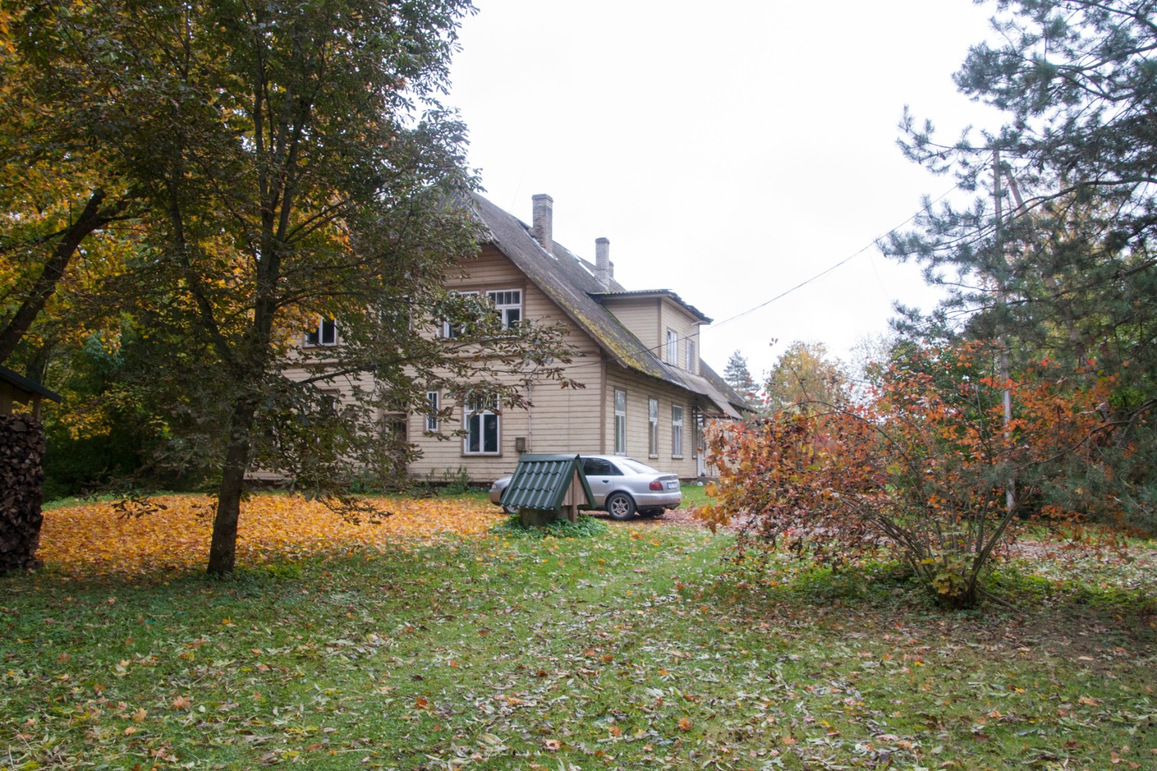 Cleaning of the church manor rephoto
