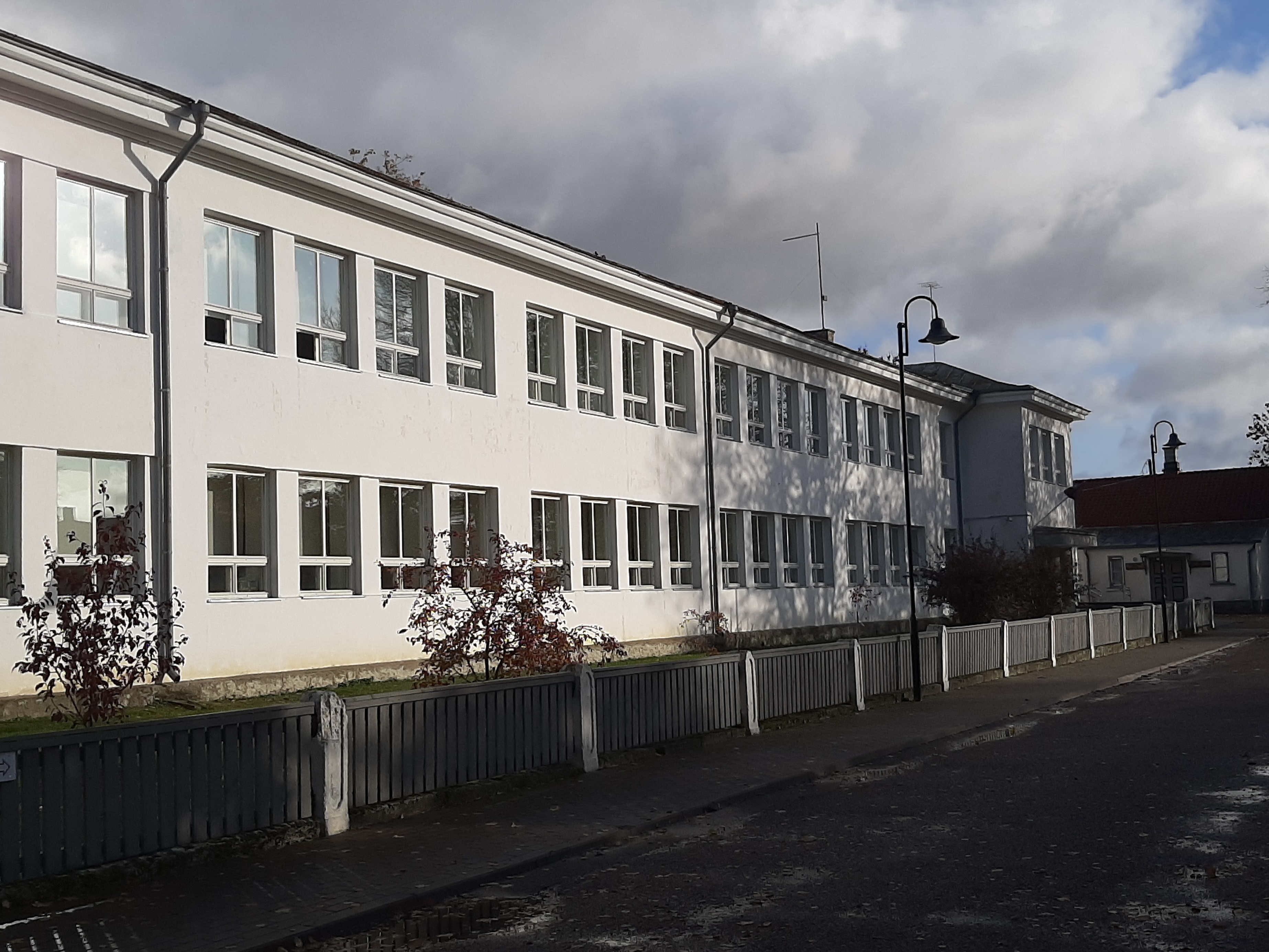 Kuressaare Garnisoni 16, endine linna algkool praegune Kuressaare Täiskasvanute Gümnaasium rephoto