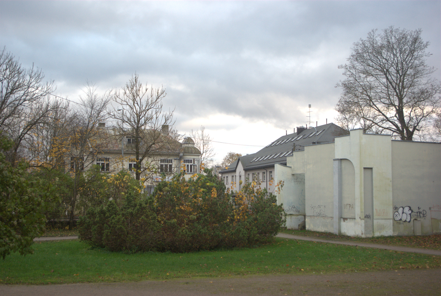 Tuuberg's office and shoppers on the Keilas Haapsalu highway rephoto