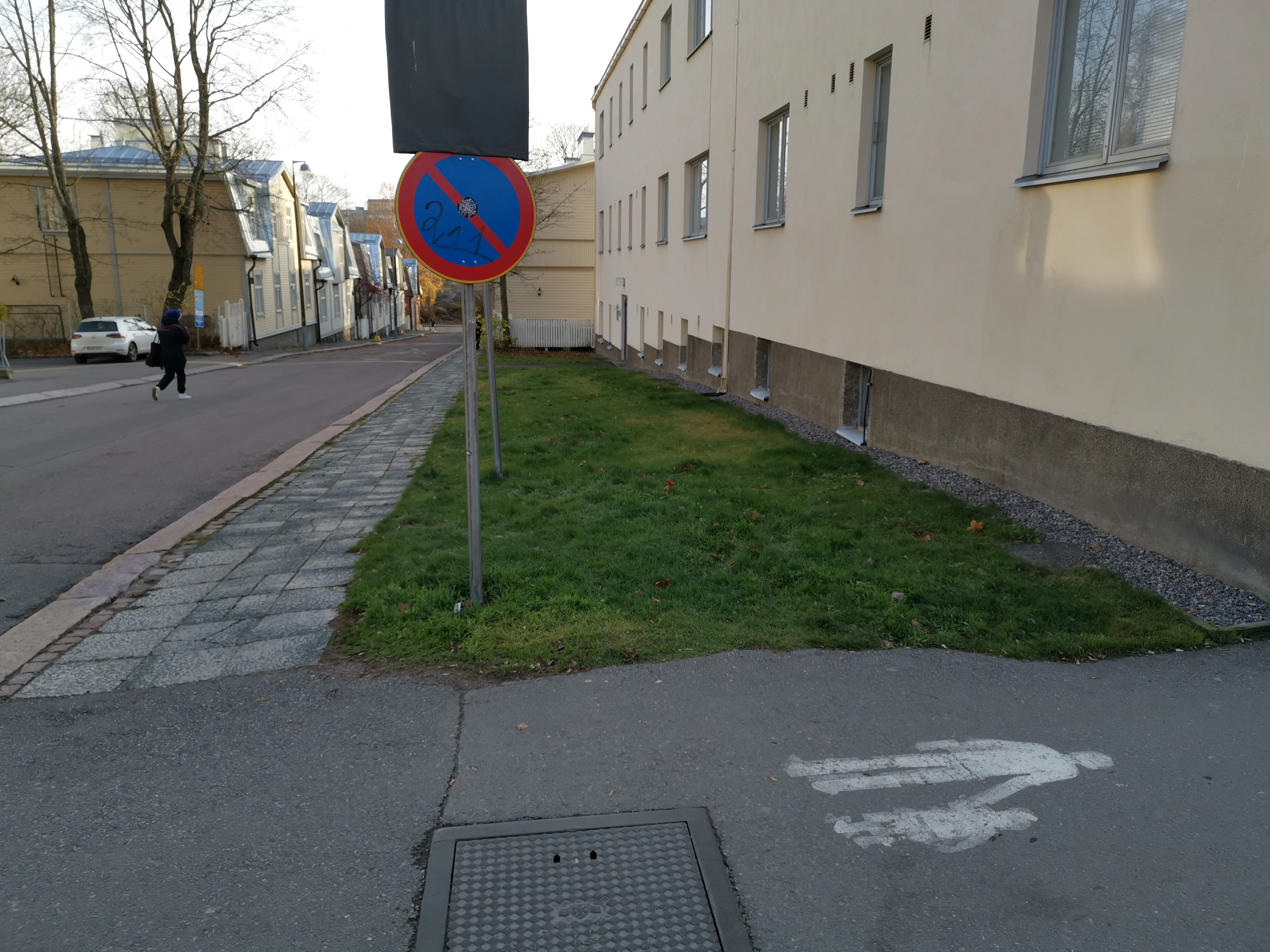 A small boy sits on the foot corridor while walking around the corner of Sturenkadu and Virtaintie rephoto