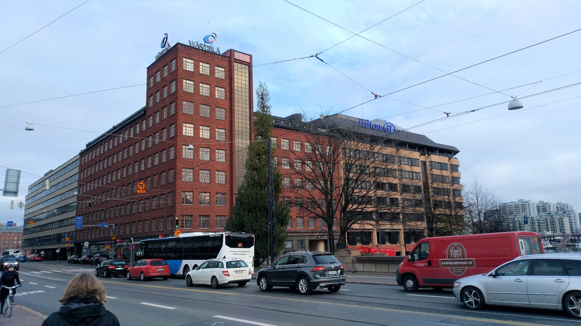 Jehovan todistaja, insinööri Kaarlo Hartevan esitelmää mainostava kulkue rephoto