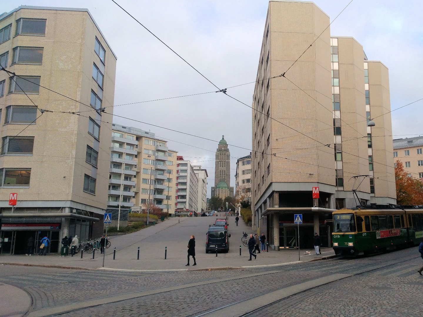 Jehovan todistaja, insinööri Kaarlo Hartevan esitelmää mainostava kulkue rephoto