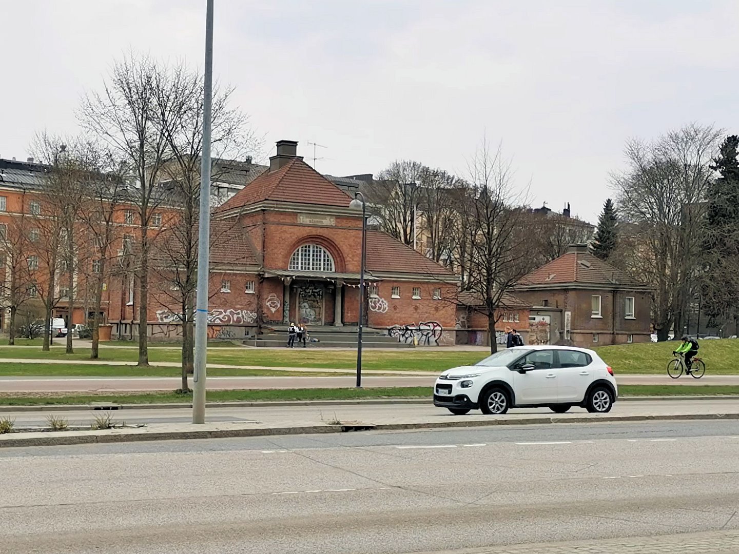 Aleksis Stone Street 1-3, Dallapén Park rephoto