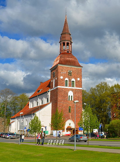 During the War of Independence, the broken church in Volmaris. rephoto