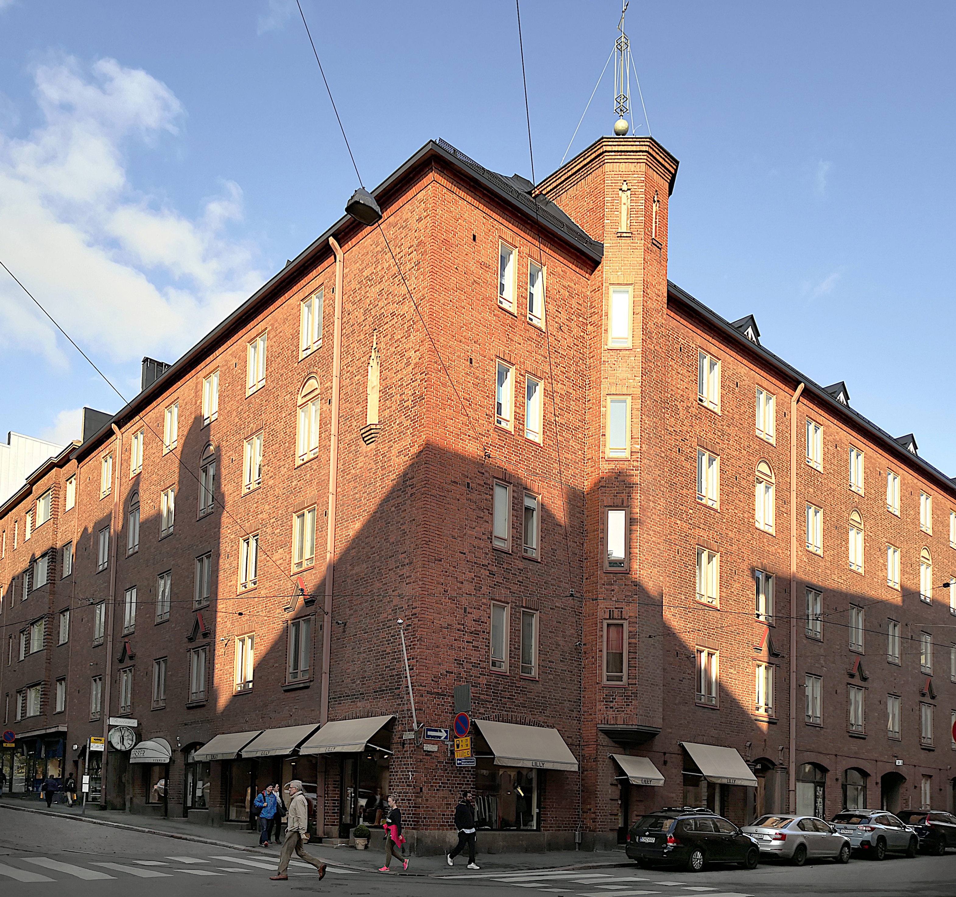 Tarkk'ampujankatu 5. - Korkeavuorenkatu 8.  Tarkk'ampujankatu 7, 9. rephoto