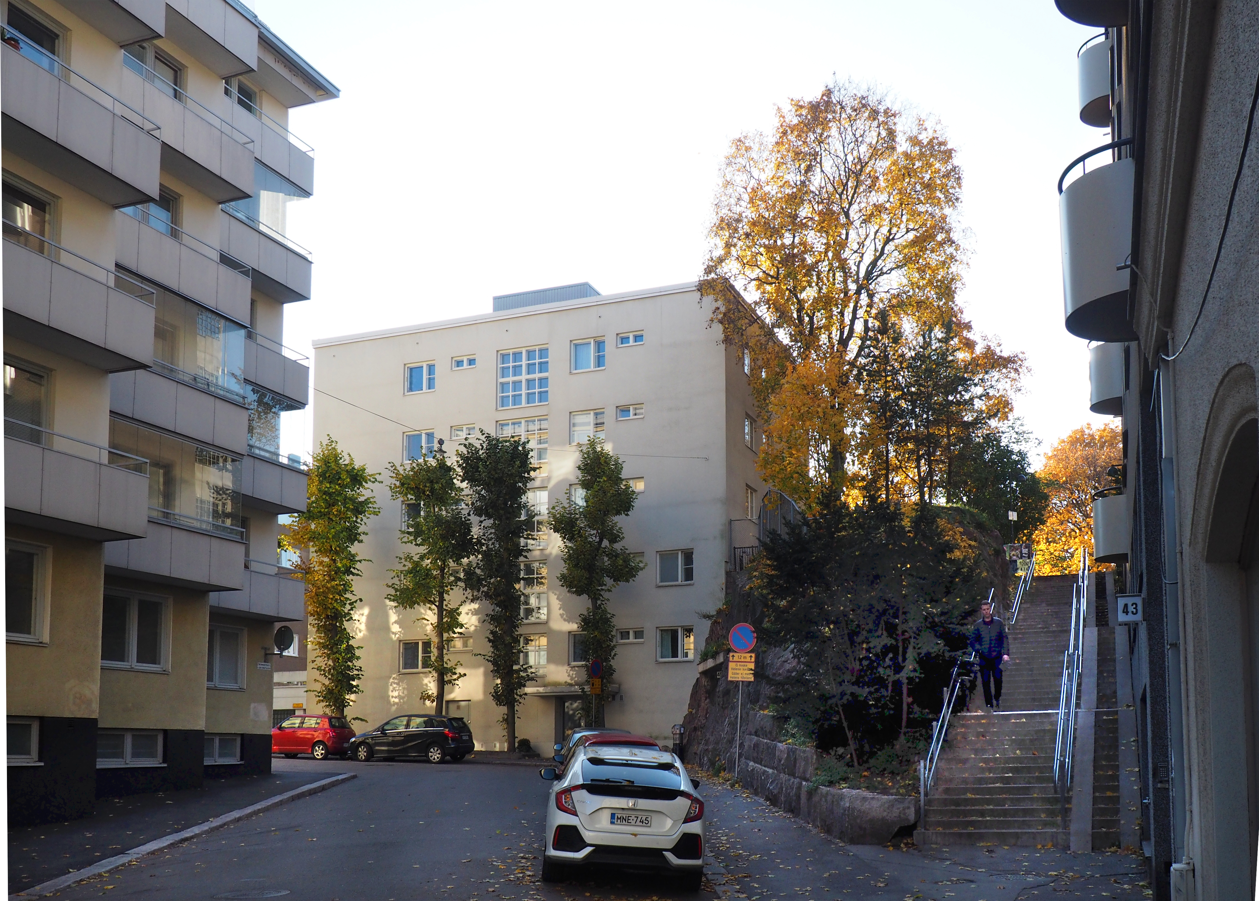 Kivenhakkaajankatu 4. Iso Roobertinkatu 52:n kulma. rephoto