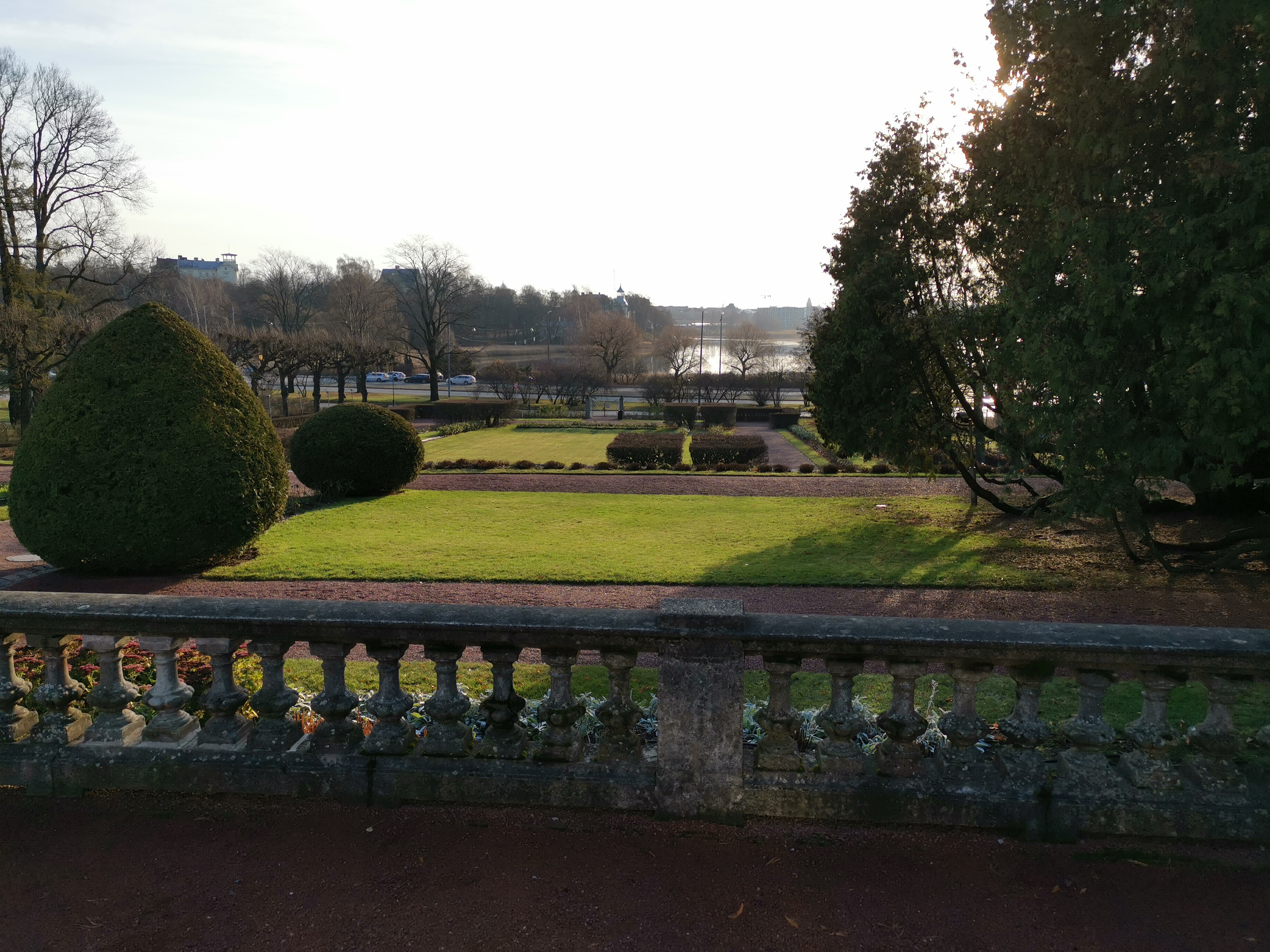 Kaupunginpuutarha, Eläintarha, näköala Töölönlahdelle. rephoto