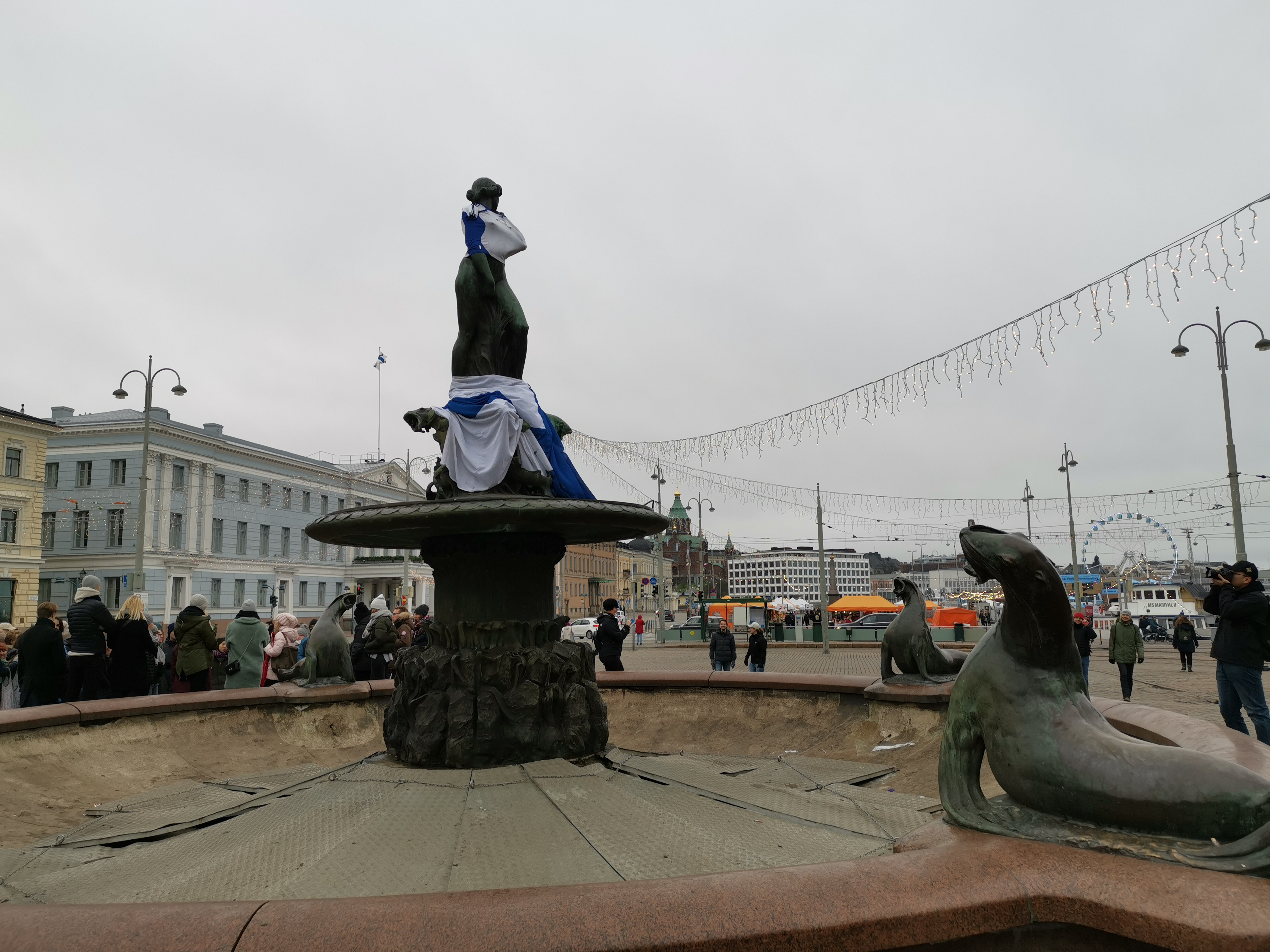 Soome. Helsingi. Vaade Havis Amanda´le,  merineitsi kujuga purskkaevule Kauppatoril rephoto
