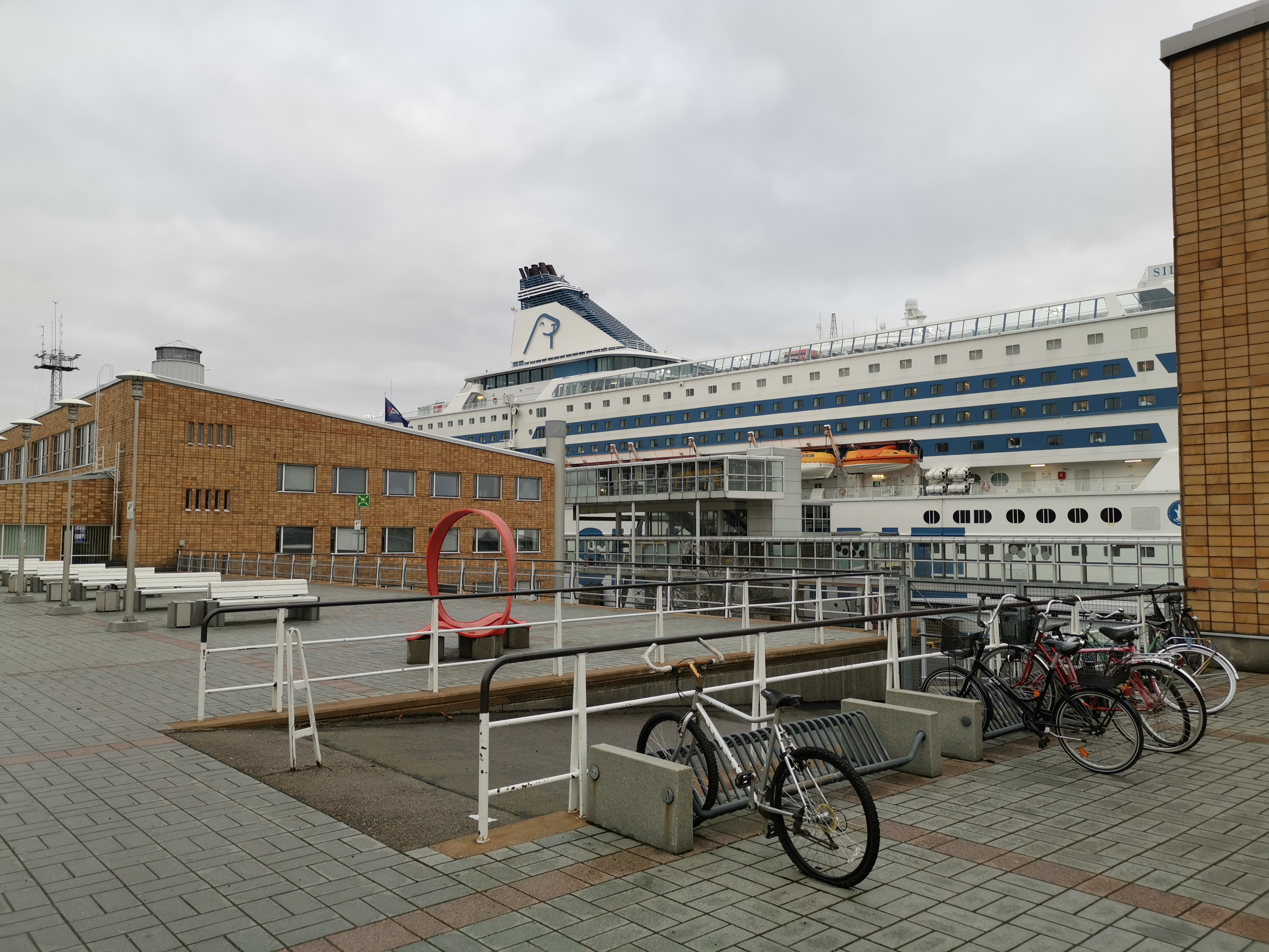 Reisilaev Silja Europa Helsingi Lõunasadama Olümpiaterminalis rephoto